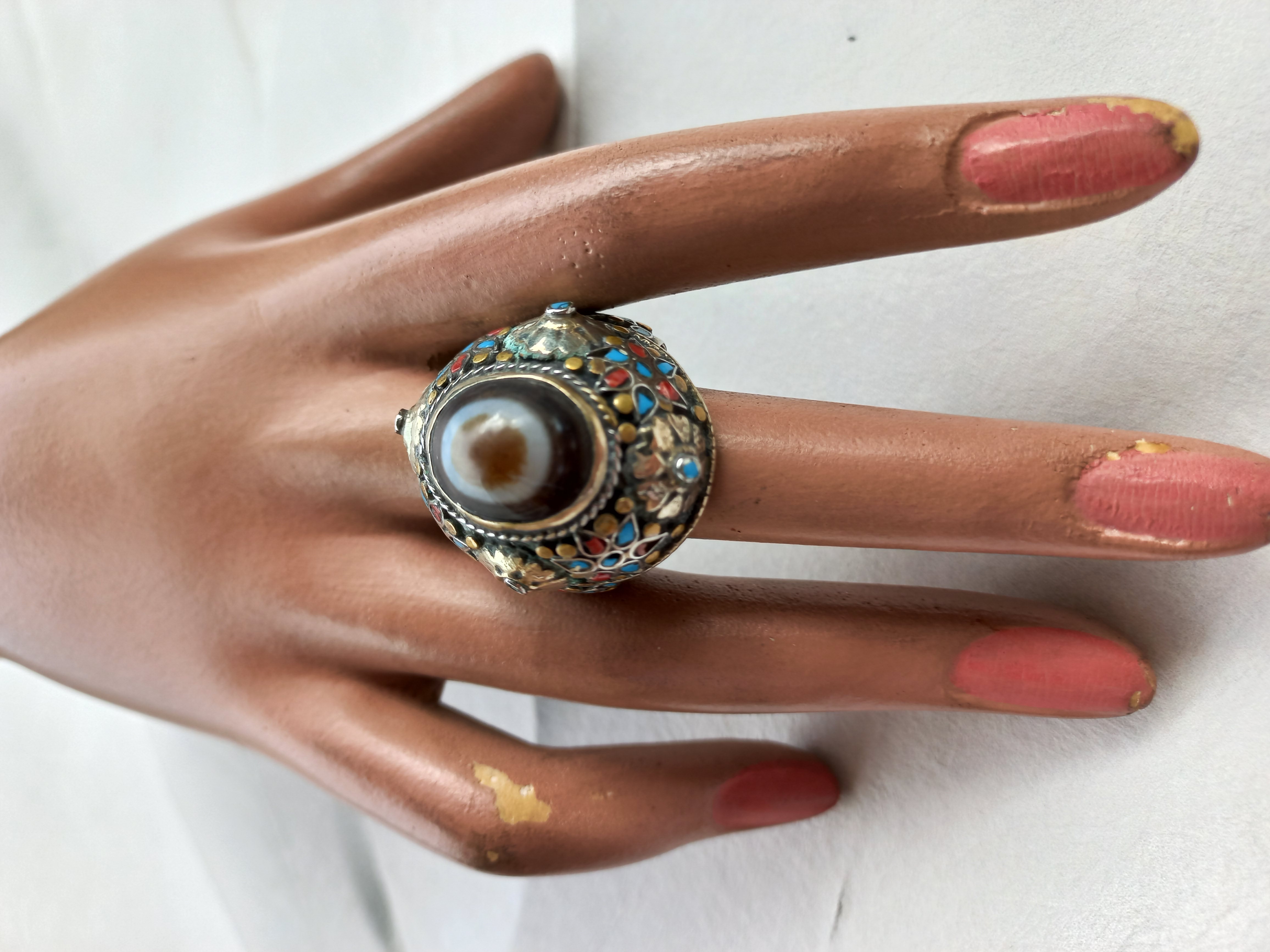 Anello etnico vintage, con occhio di Agata e smalti emaille