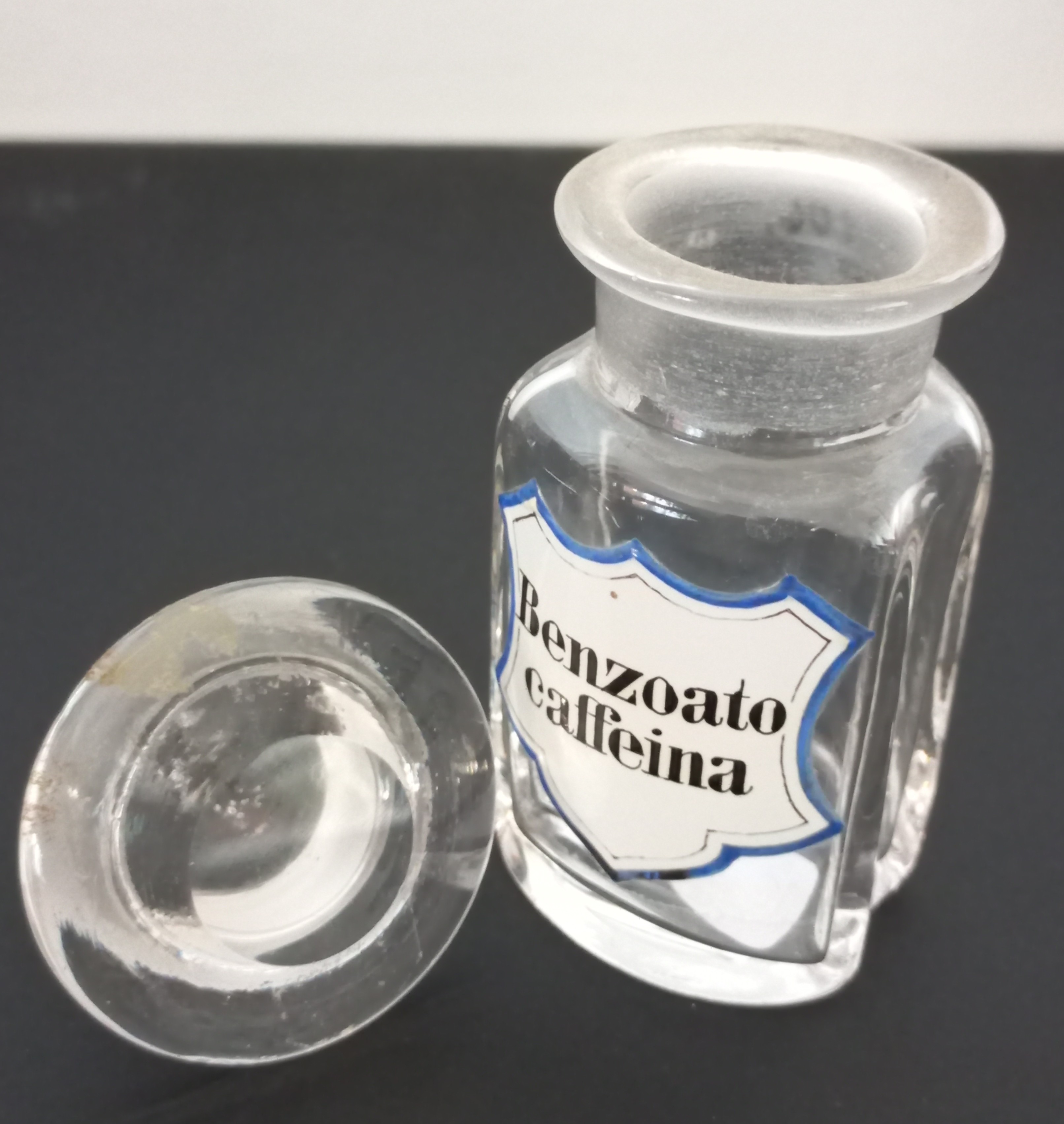 Vaso da farmacia antico "Benzoato caffeina", ca. 1880