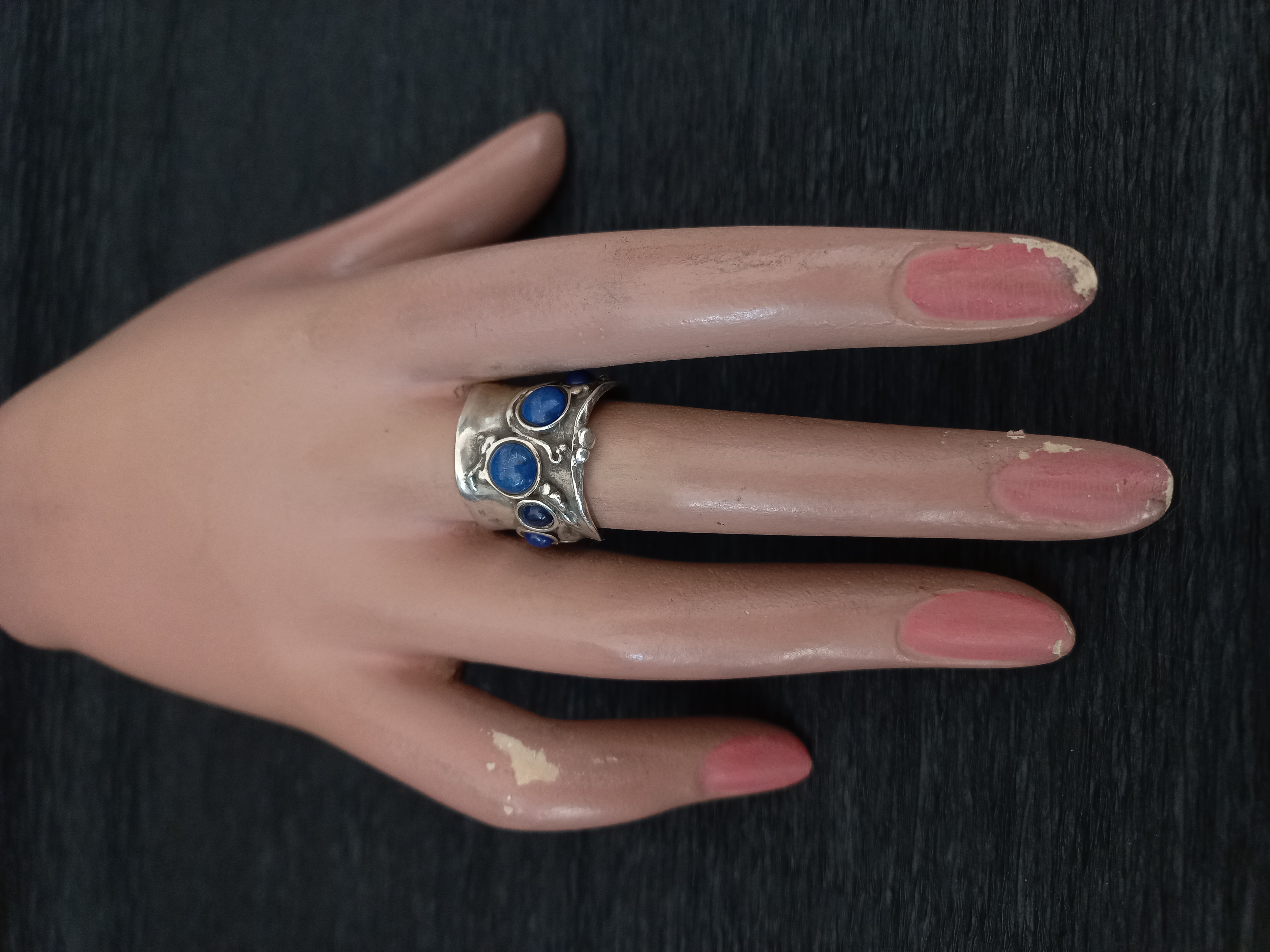 Anello del design moderno con lapislazzuli, "Asian" vintage 