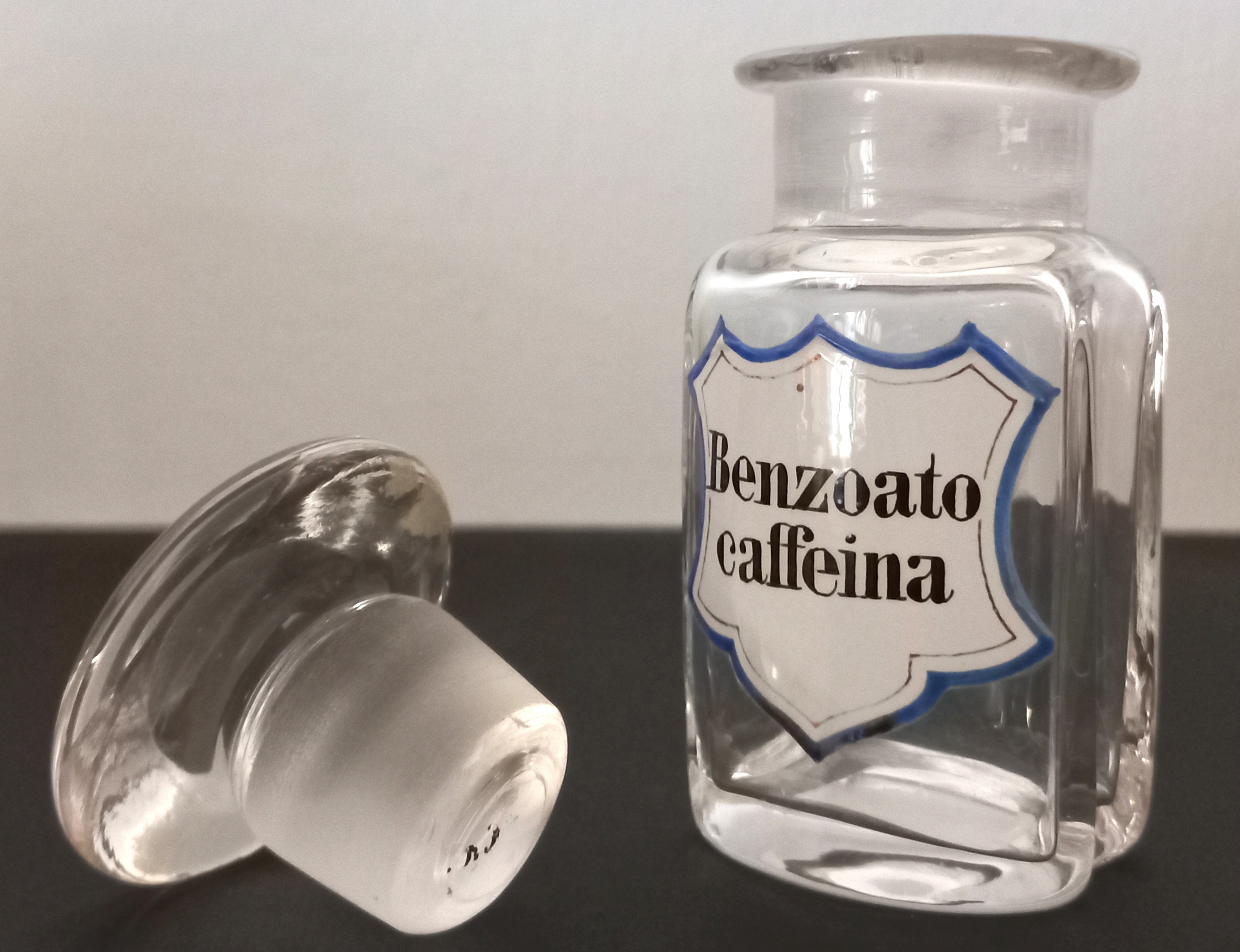 Vaso da farmacia antico "Benzoato caffeina", ca. 1880