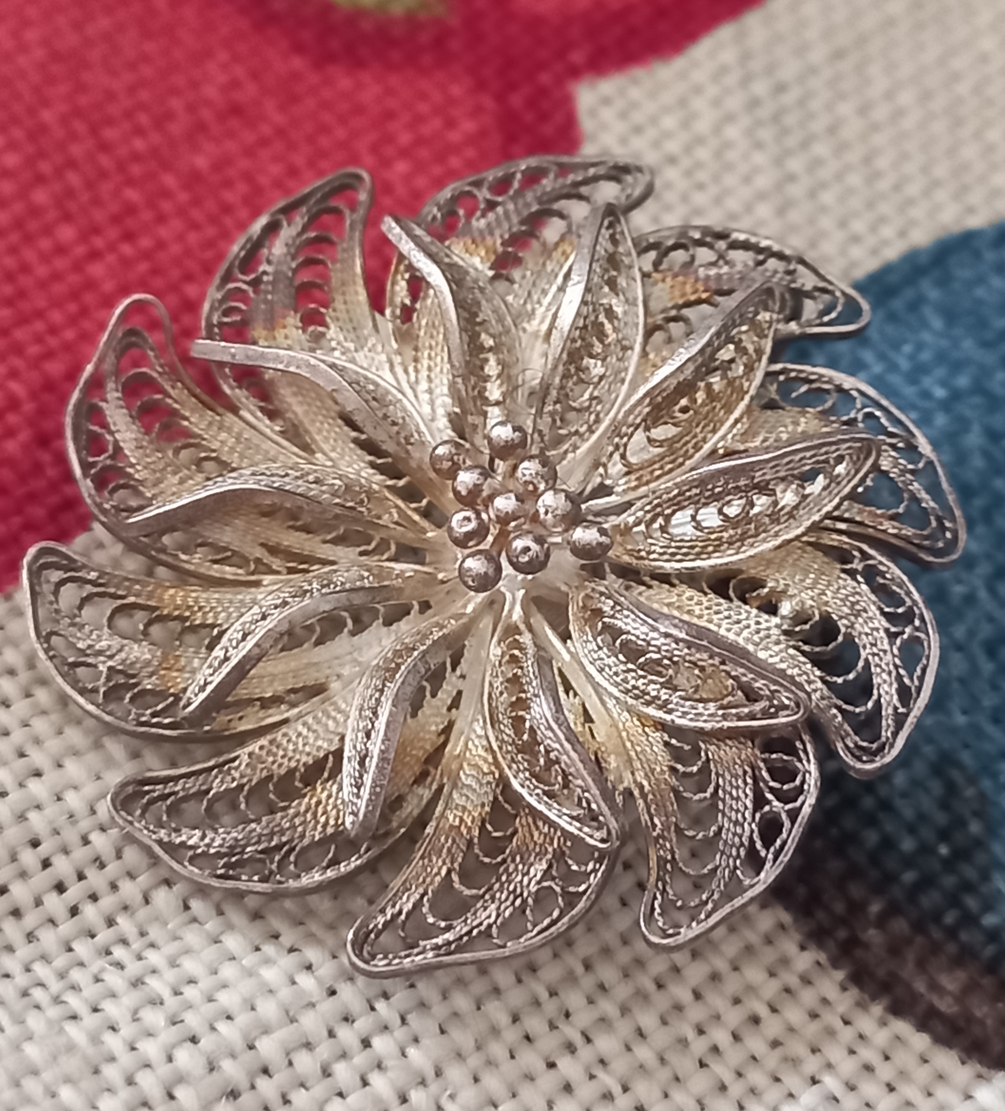 Spilla / pendente in filigrana a forma di fiore, ca. 1940