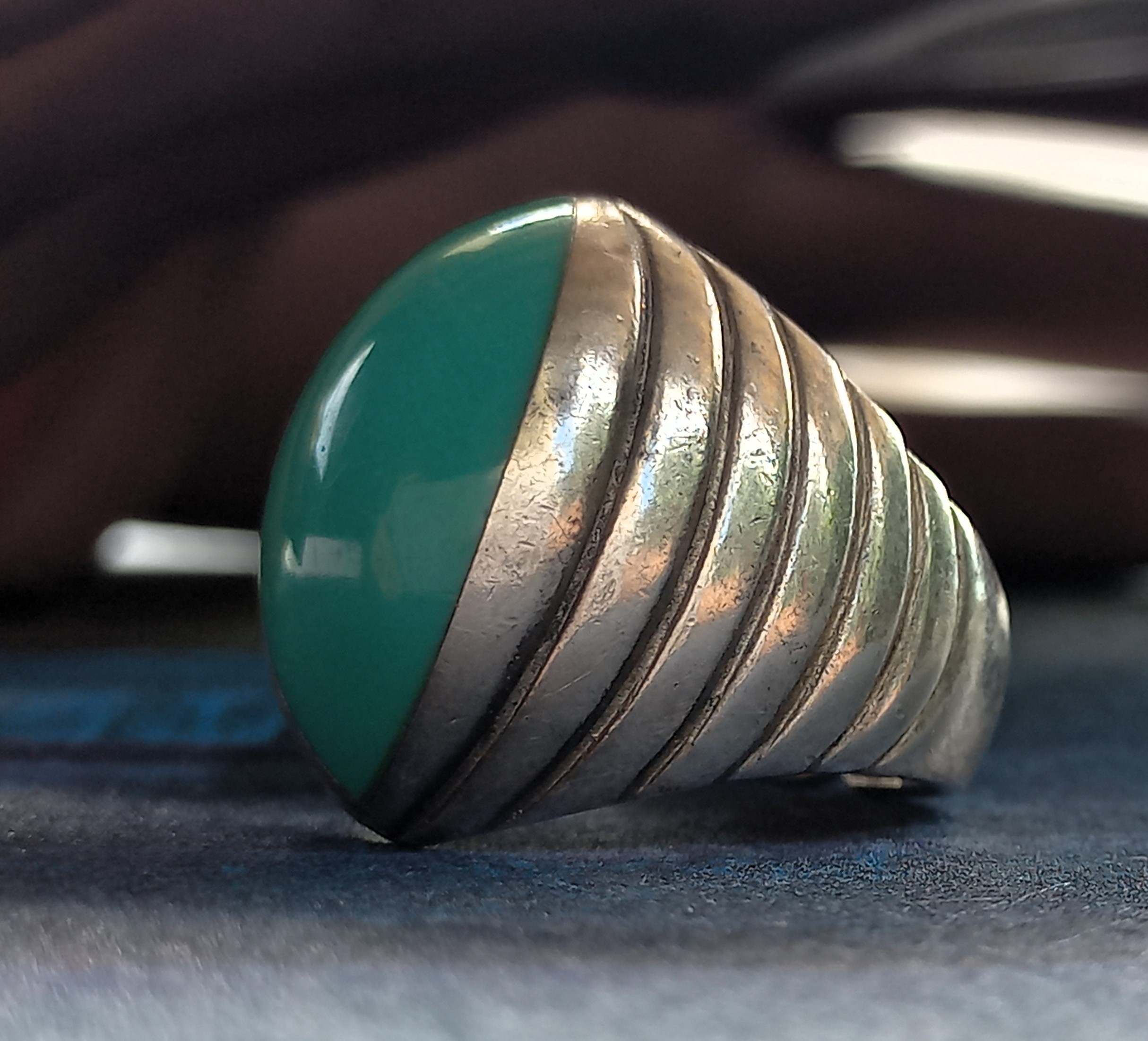 Anello vintage con pietra Crioprasio verde, regolabile