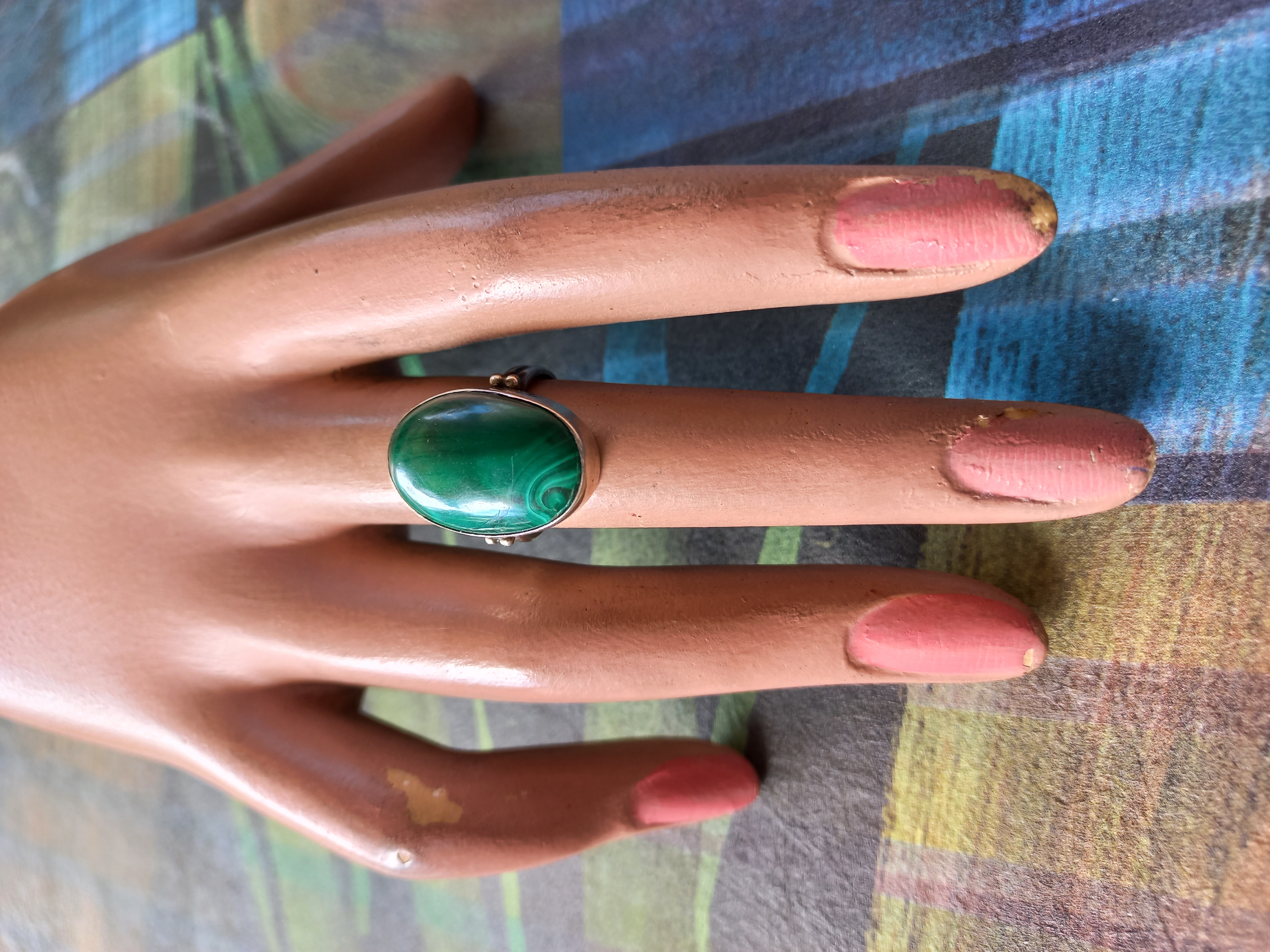 Anello con malachite ovale, vintage 