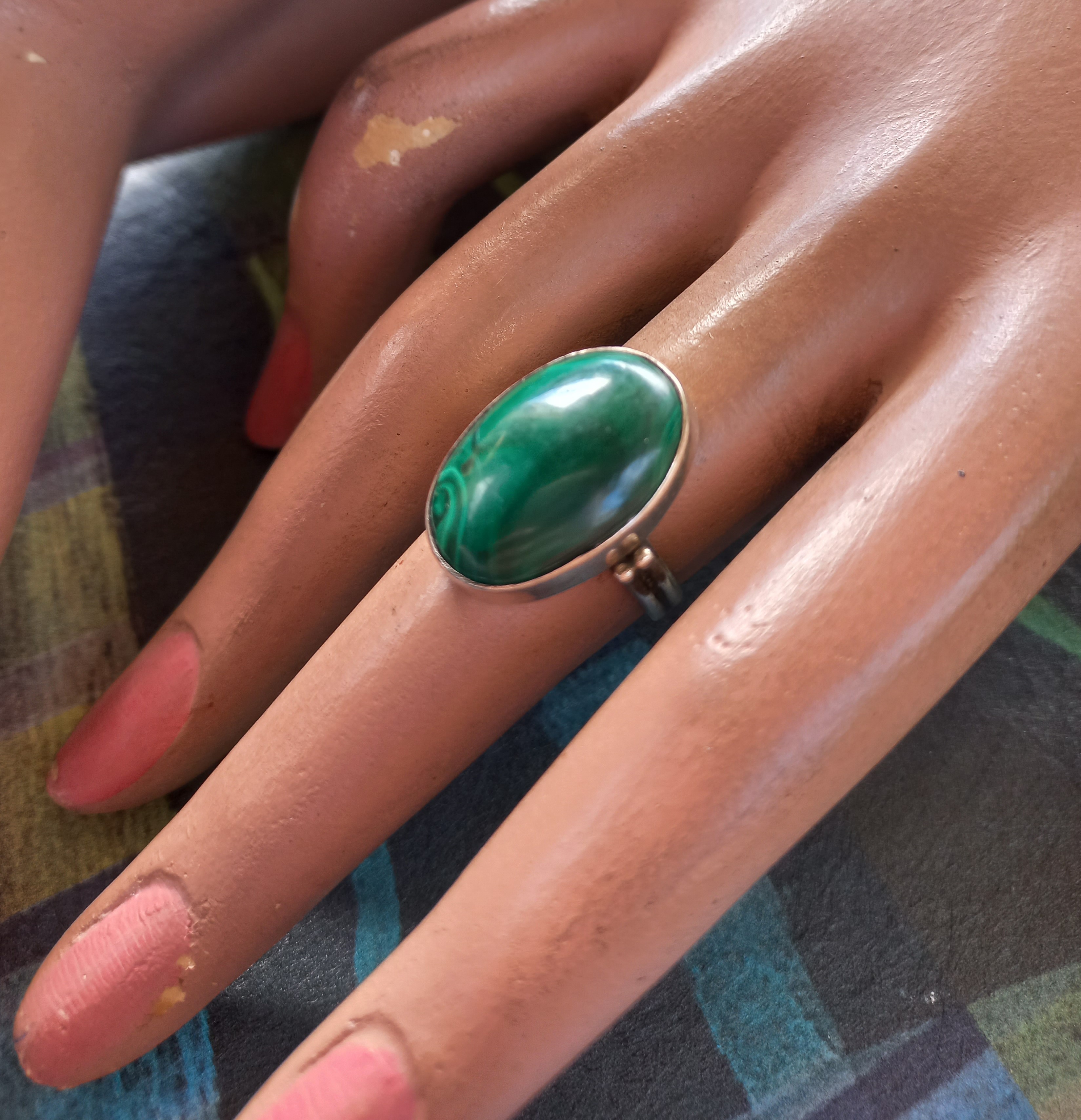 Anello con malachite ovale, vintage 
