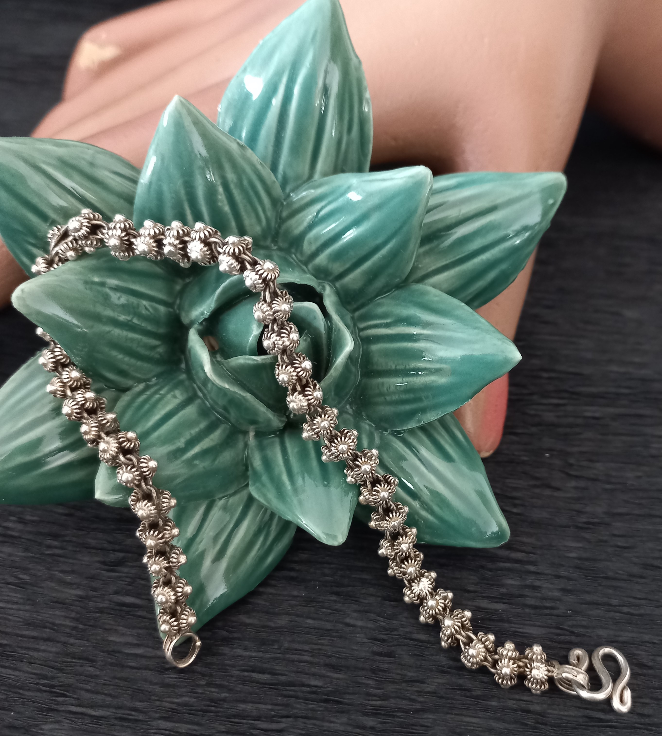 Braccialetto etnico con tanti piccolissimi fiori 