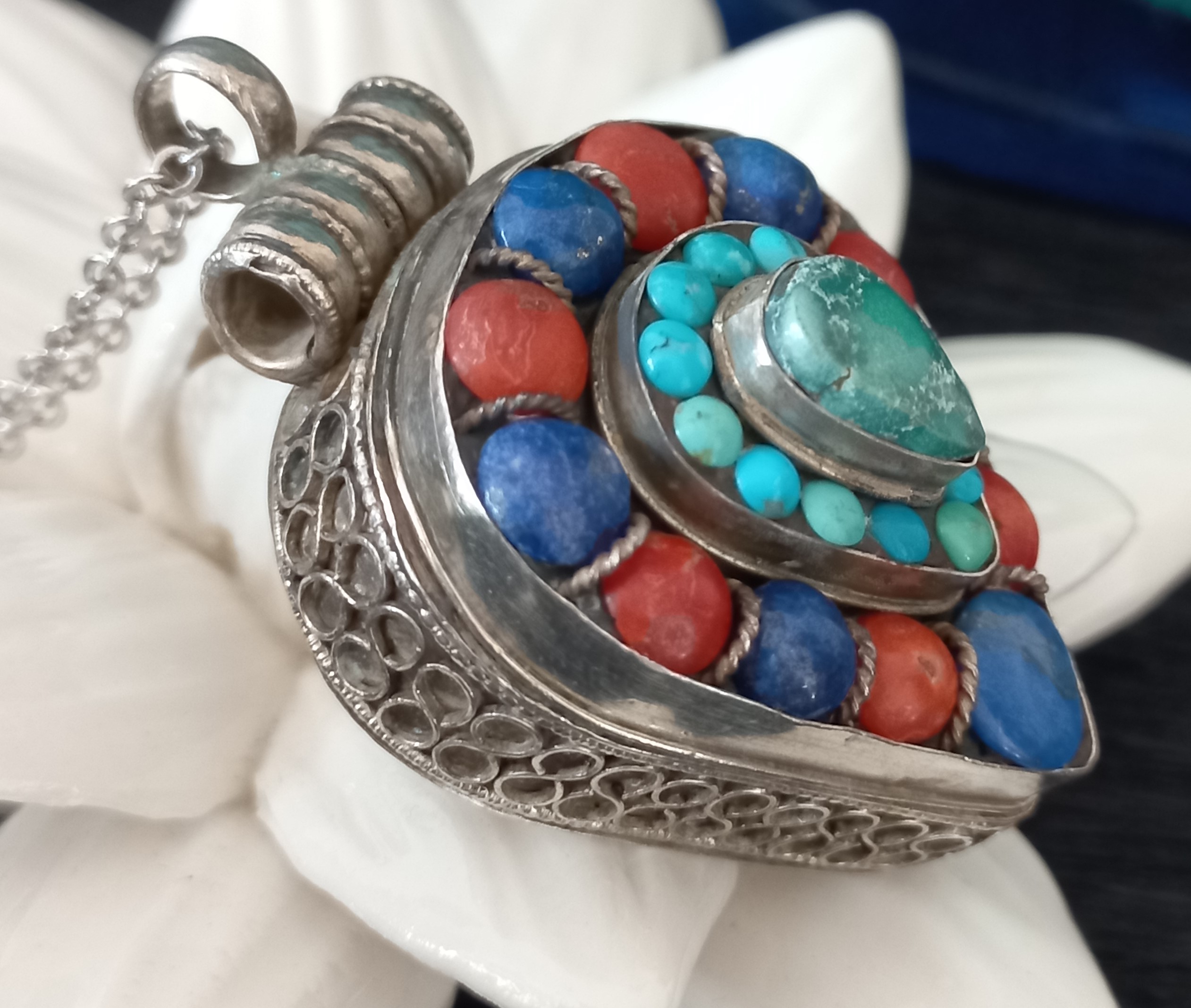 Pendente tibetano vintage a forma di goccia