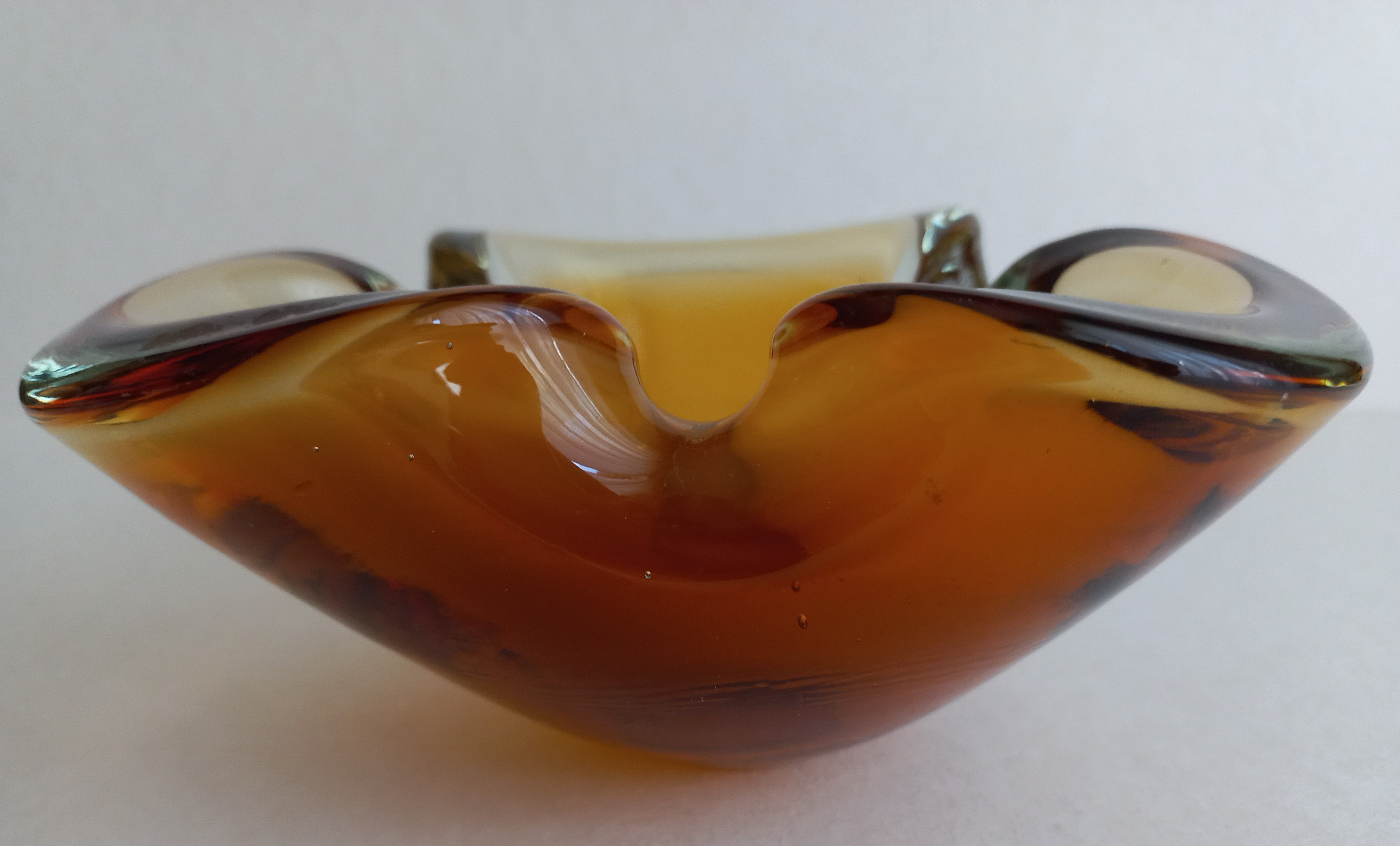 Posacenere / ciottola in vetro artistico sommerso giallo, Design di Flavio Poli per Seguso, Murano ca. 1960