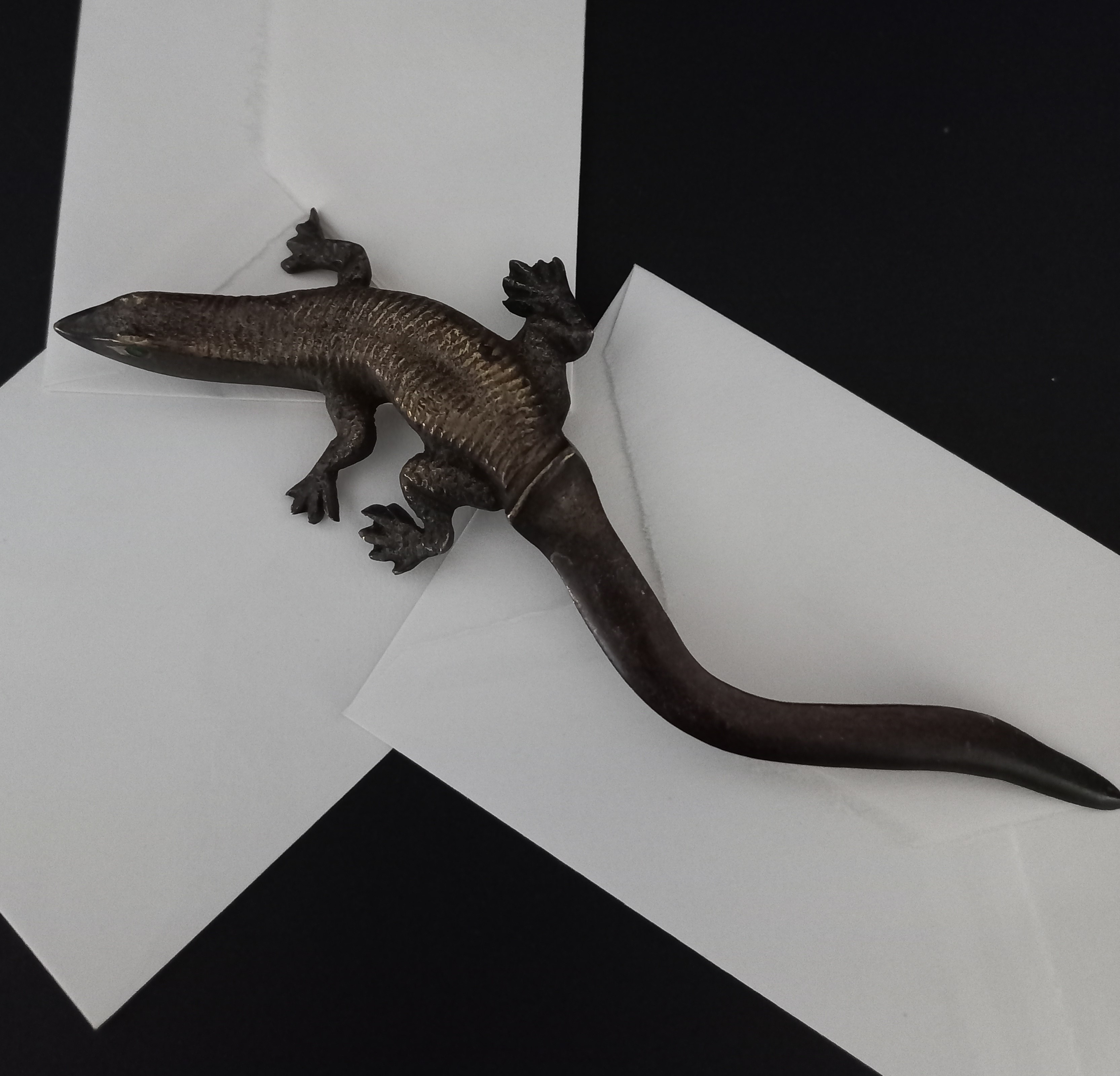 Tagliacarte Lucertola in bronzo, liberty ca. 1920