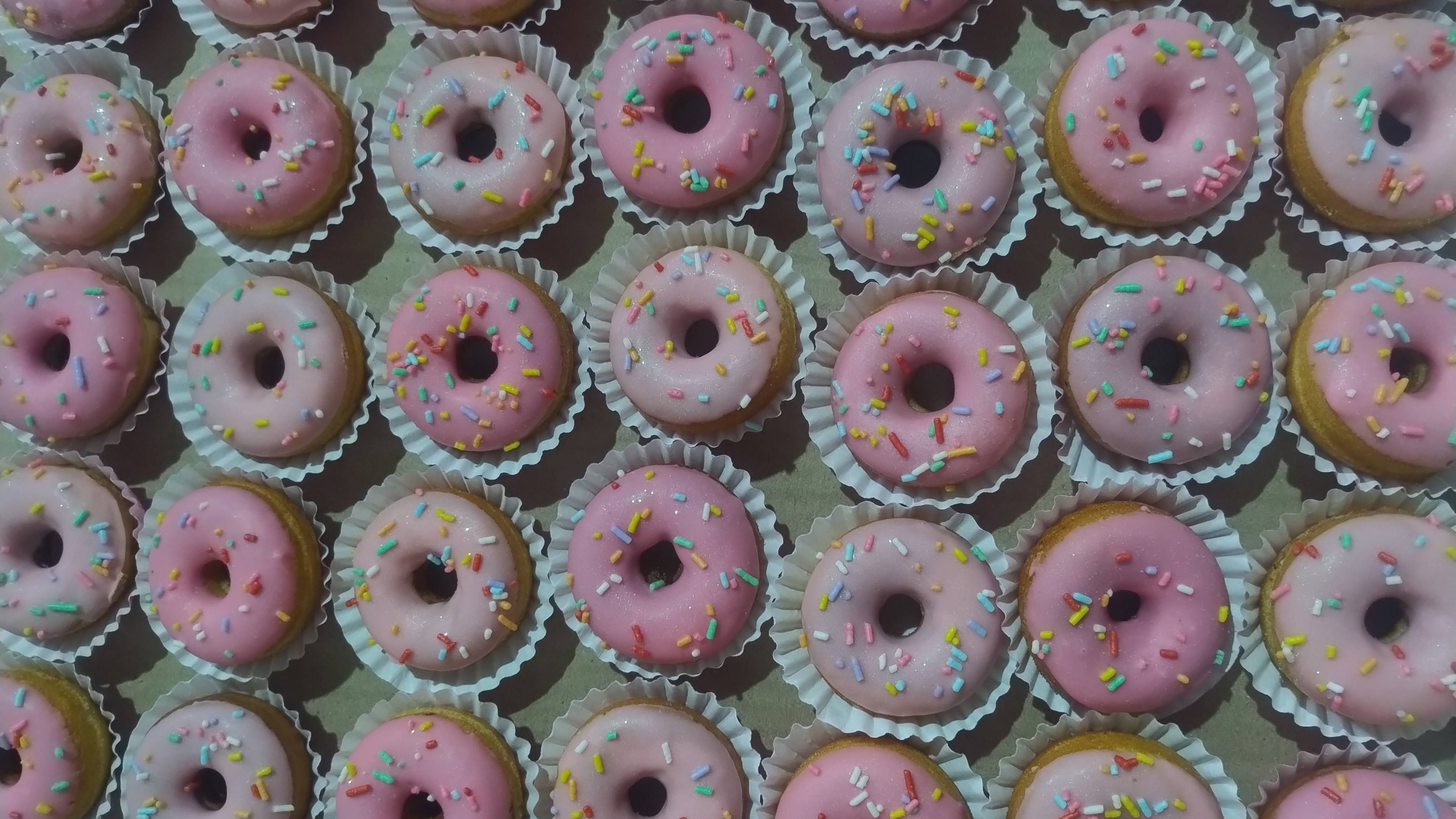 Donuts com cobertura rosa