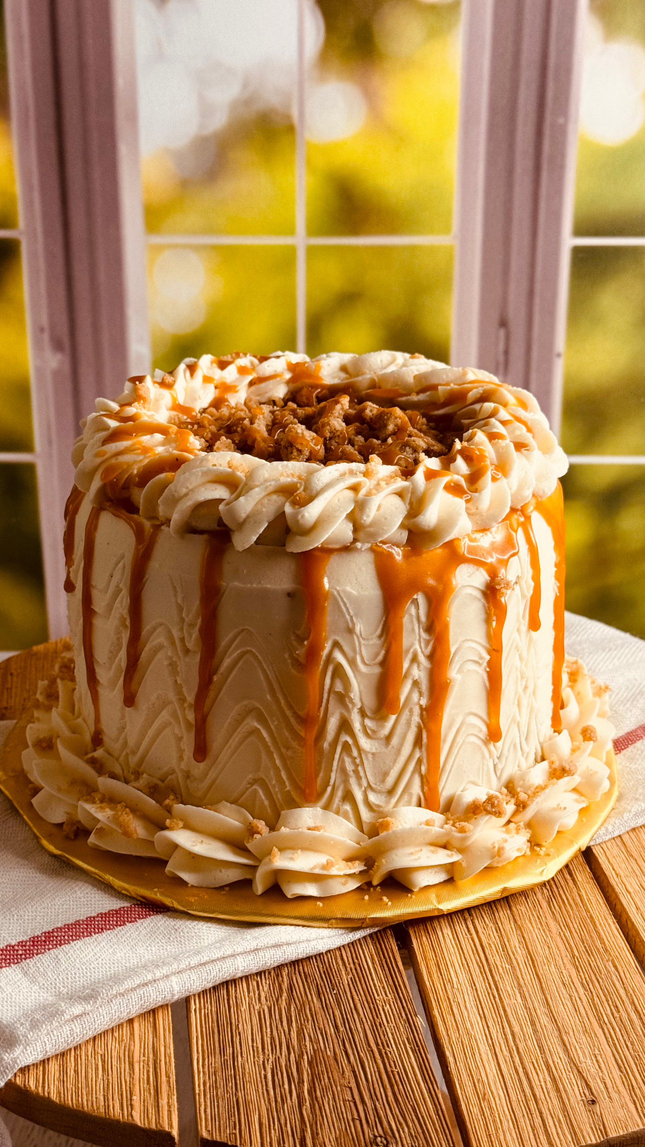 Caramel Apple Crumble Cake