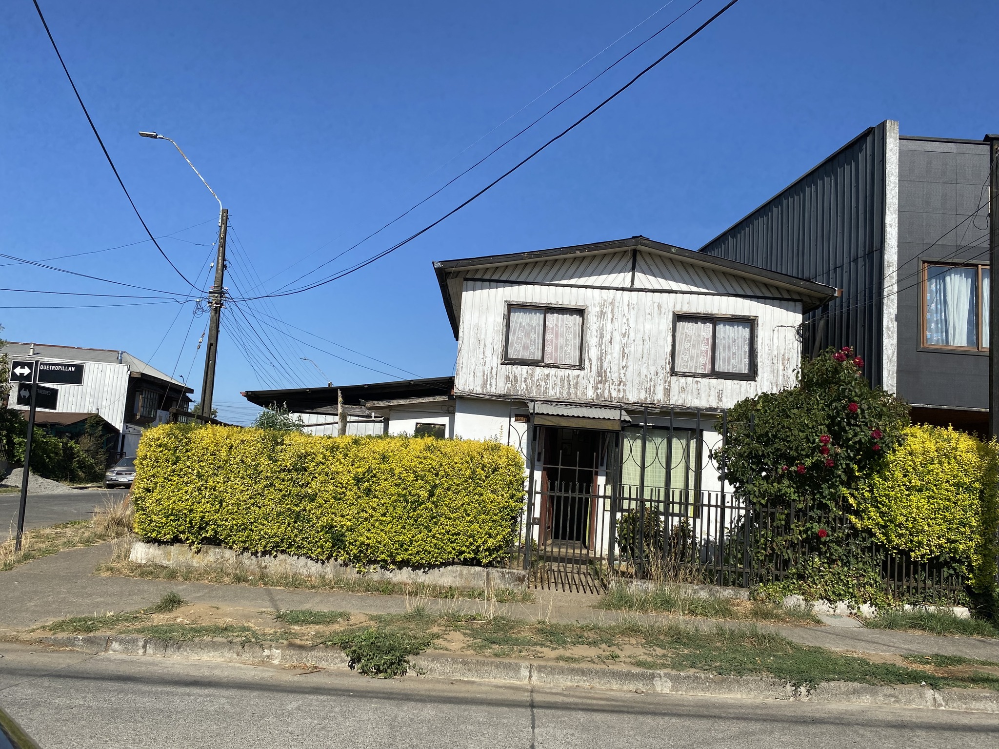 🔥 ¡OPORTUNIDAD ÚNICA EN VILLARRICA! Sitio Esquina con Casa + Taller Mecánico.