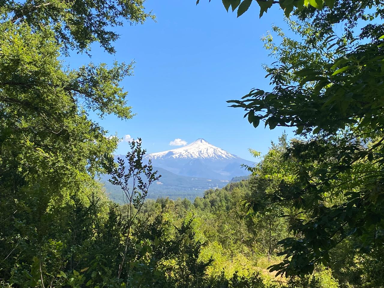 🌋 Terreno con Río y Vista al Volcán en Pucón – Sector Lefincul 🏞️
