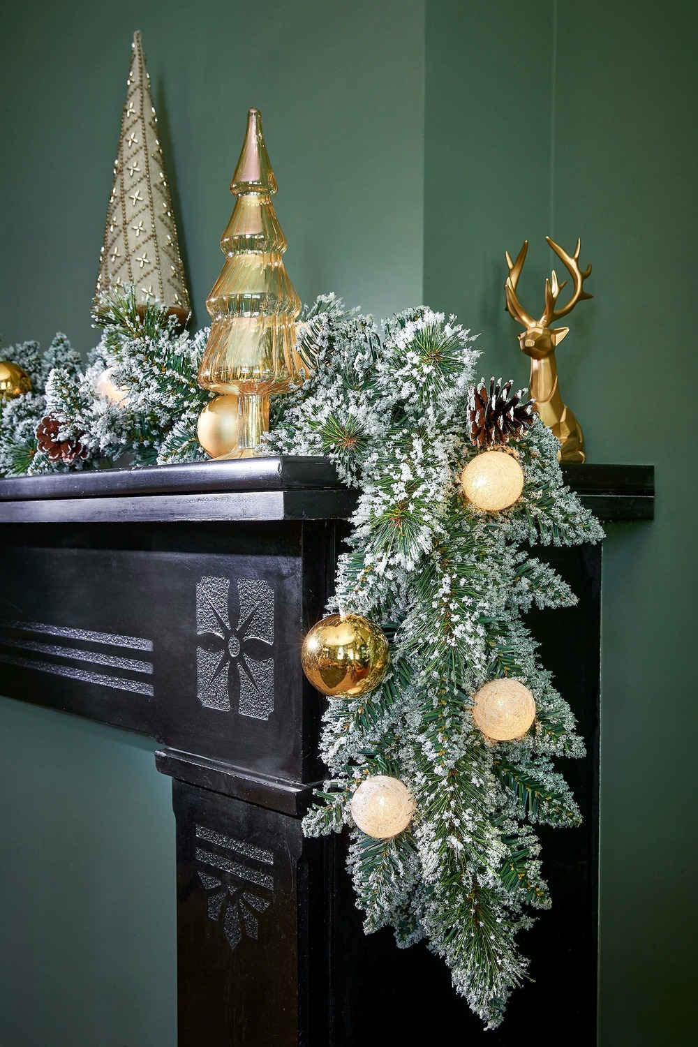 Black box trees - artificial LED Christmas garland l270