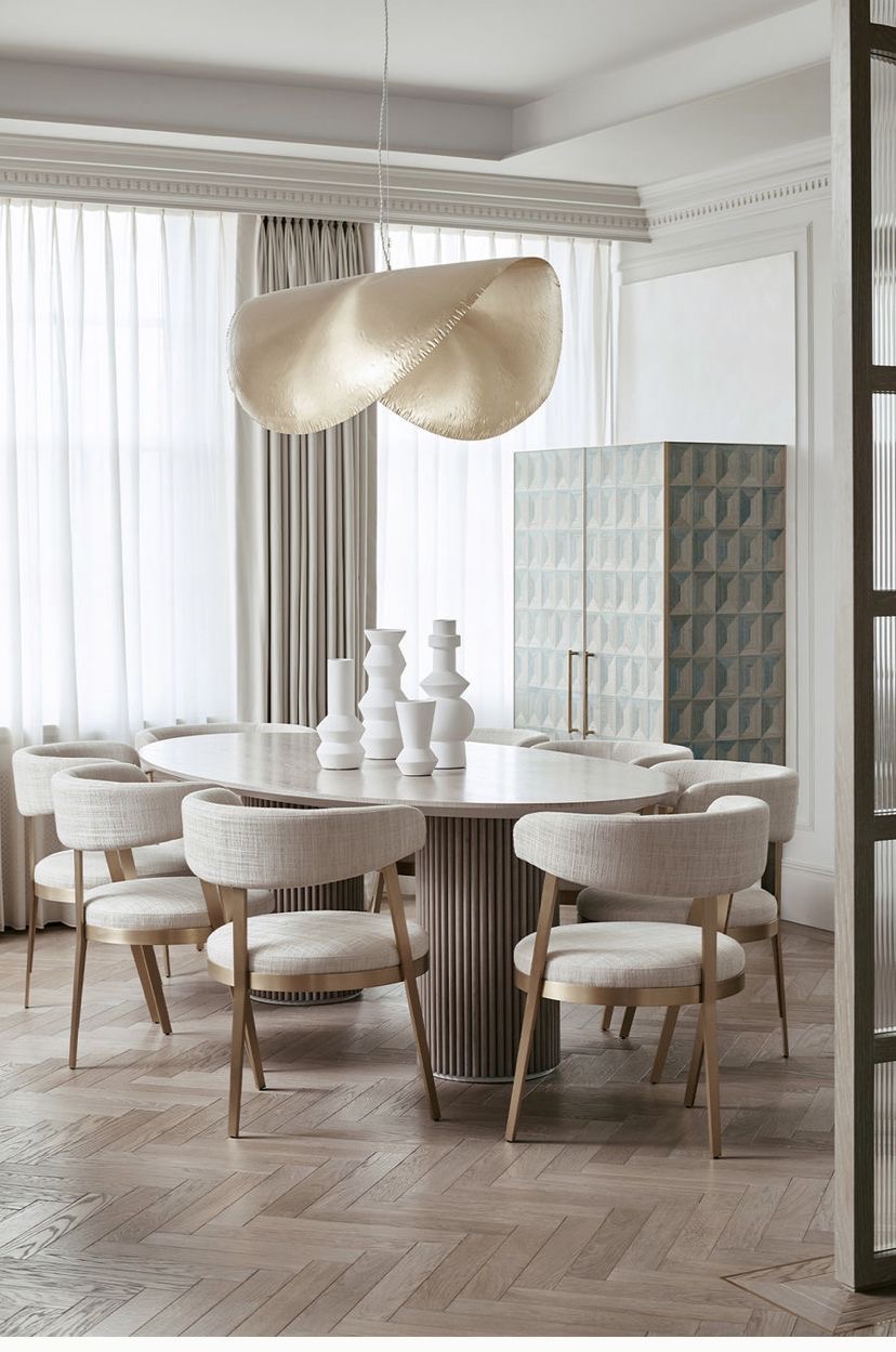 طاولة طعام عصرية مع كراسي