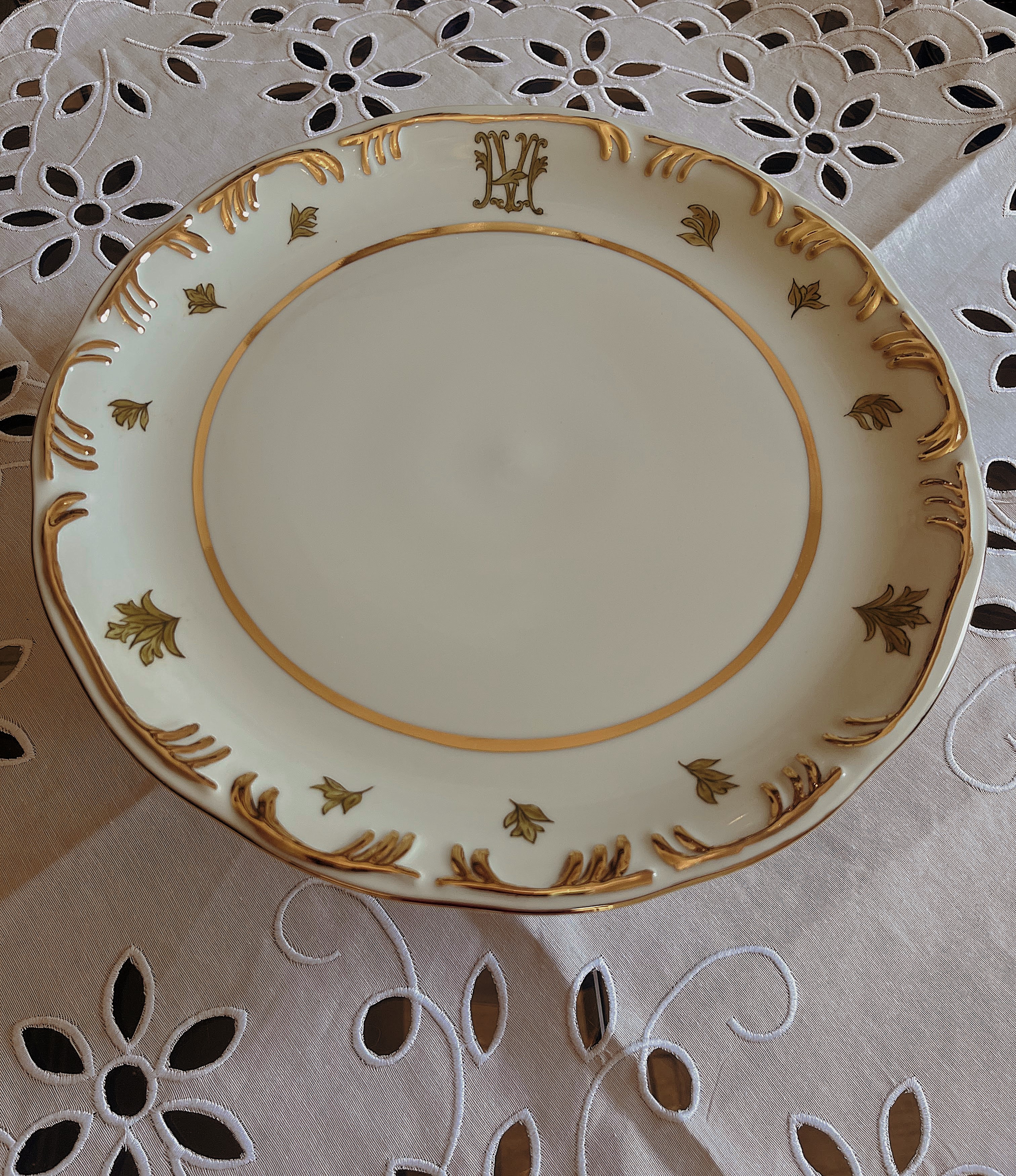 Prato de porcelana decorativo