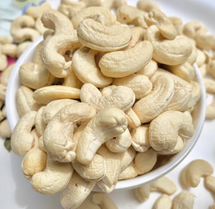 Raw Cashew Nuts (Bold Nuts)