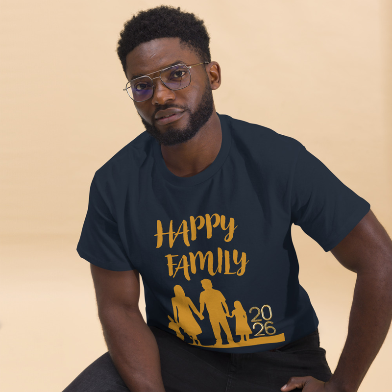 T-shirt Adulte "Happy Family 2026" – Style doré festif pour célébrer l’amour et l’unité