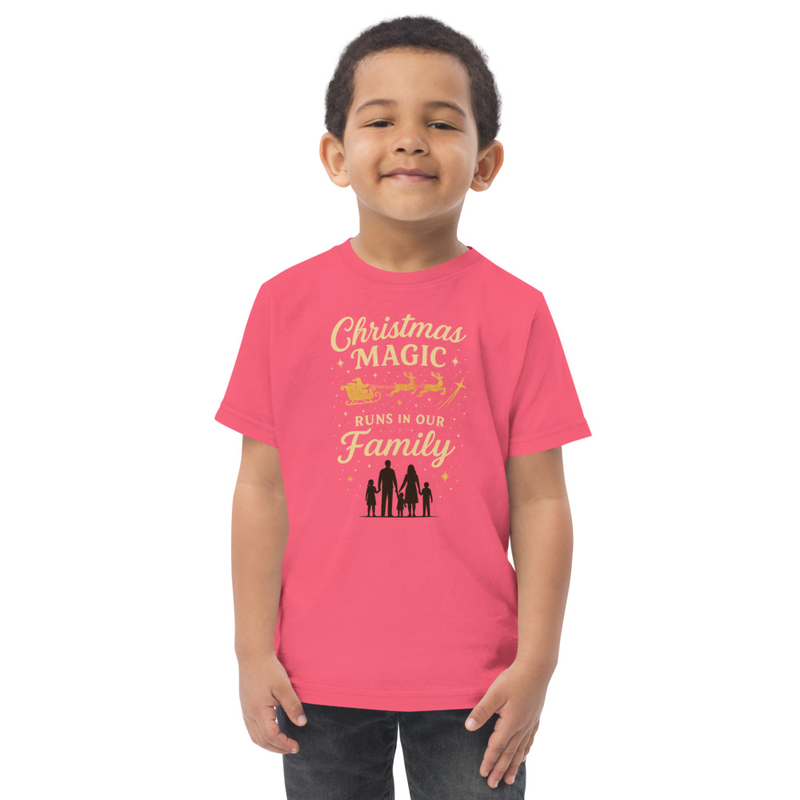T-shirt Tout-Petit "La Magie de Noël Est Dans Notre Famille" | Haut de Fête Assorti pour Photo de Famille
