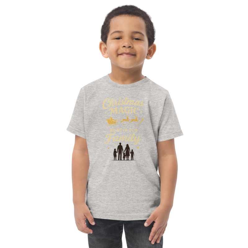 T-shirt Tout-Petit "La Magie de Noël Est Dans Notre Famille" | Haut de Fête Assorti pour Photo de Famille