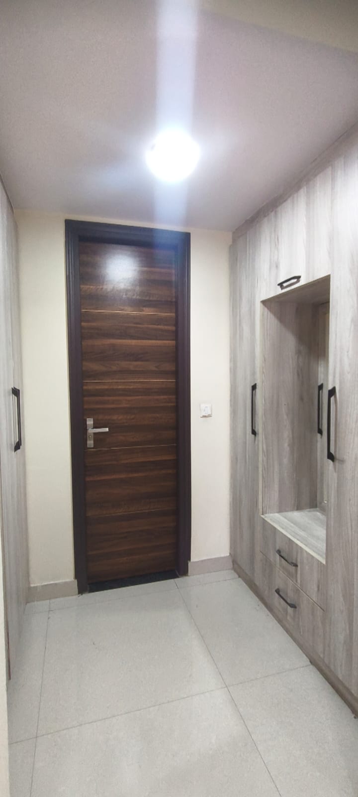 3 BHK - Semi-Furnished - Sector 57