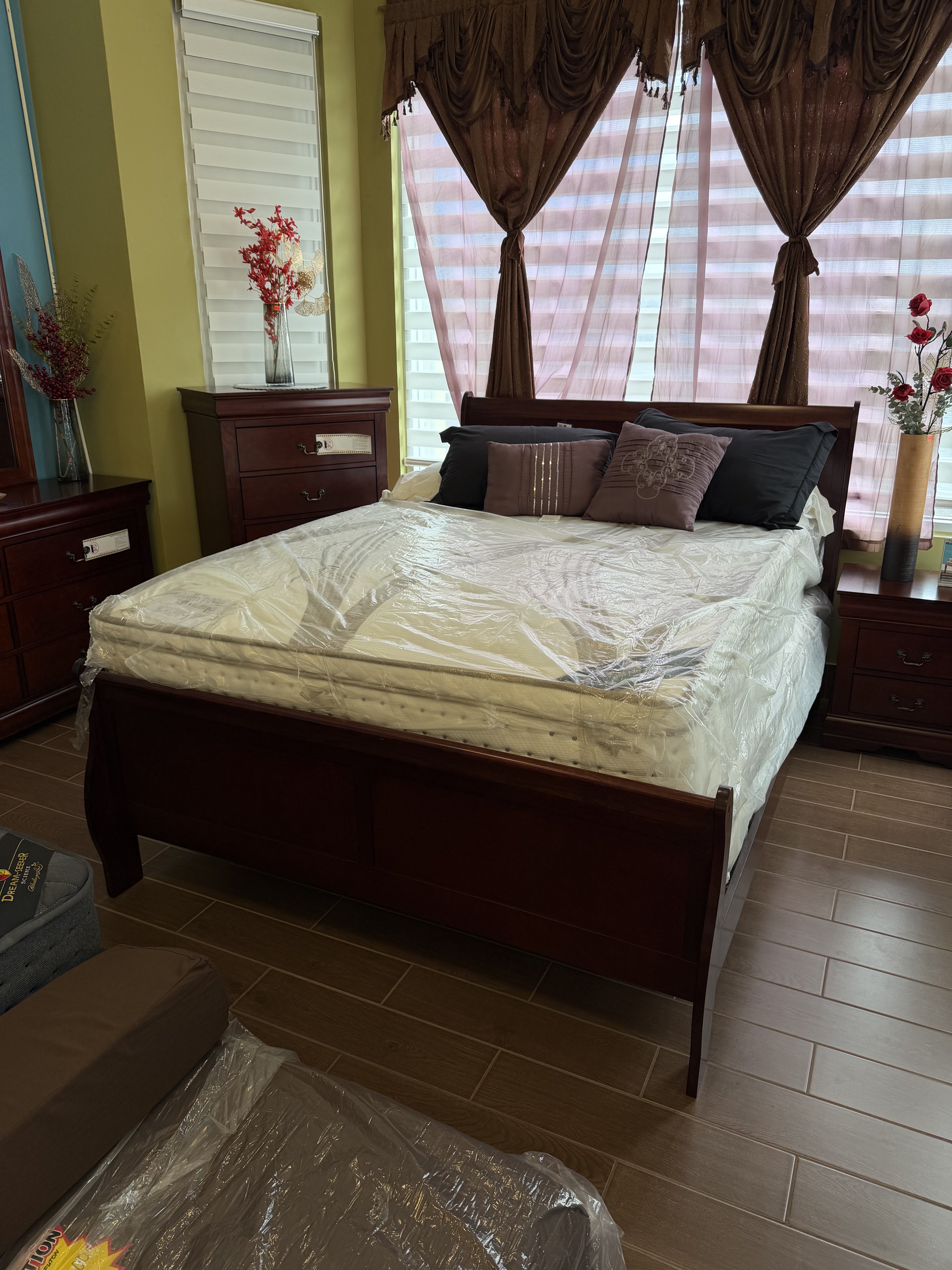 Cherry Sleigh Bedroom Set — FM7866CH