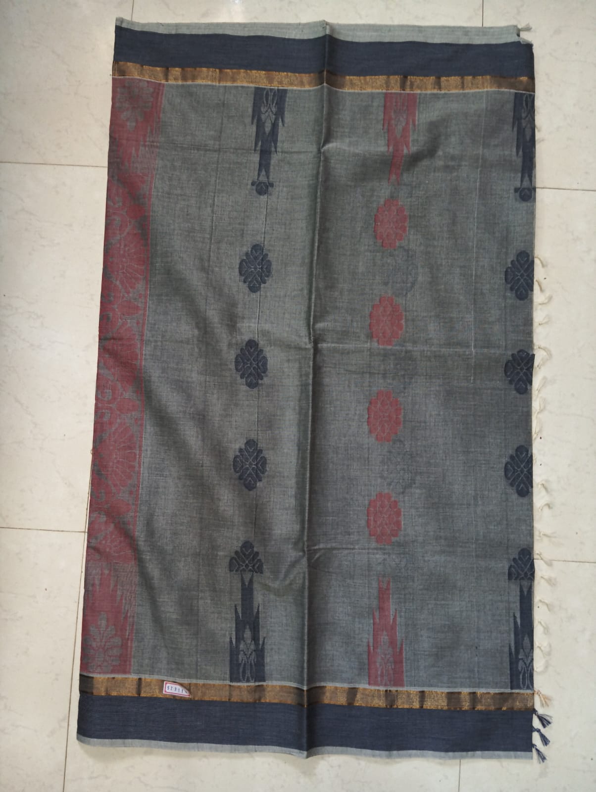 Grey Saree with Black Fancy Border & Rich Pallu (With Blouse Piece)