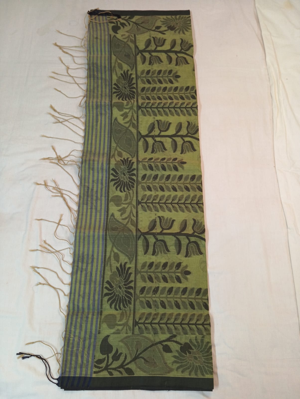 Light Mehendi Bonolota Saree with Dark Green Kolka Motifs & Rich Pallu