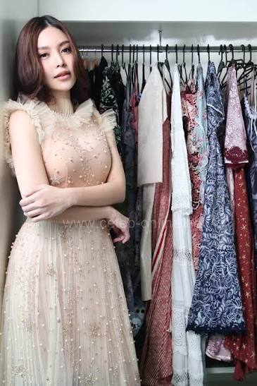 เดรสลูกไม้สีเบจ