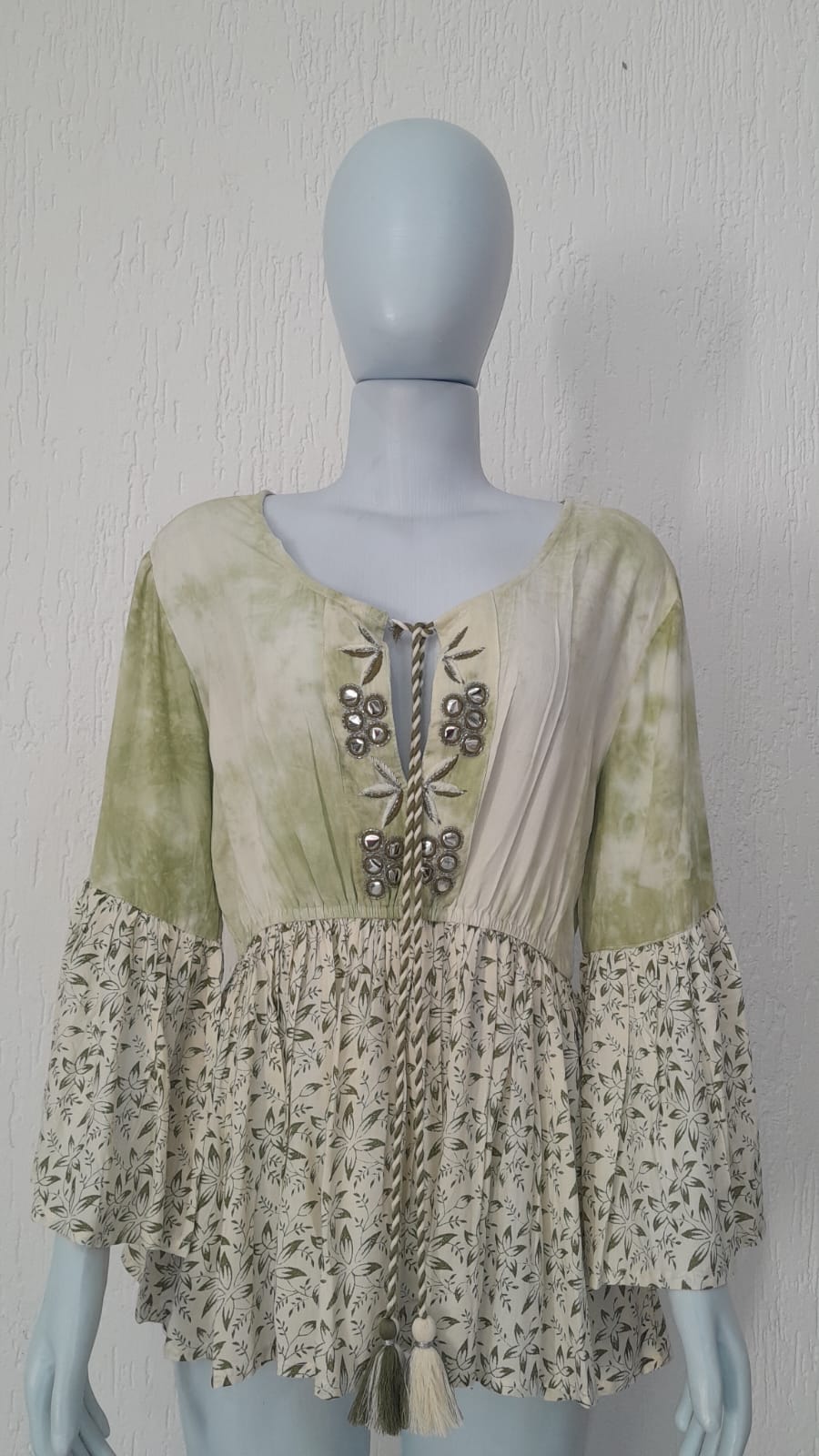 Vestido Indiano Curto Seda Estampa Boho Amarela e Preta