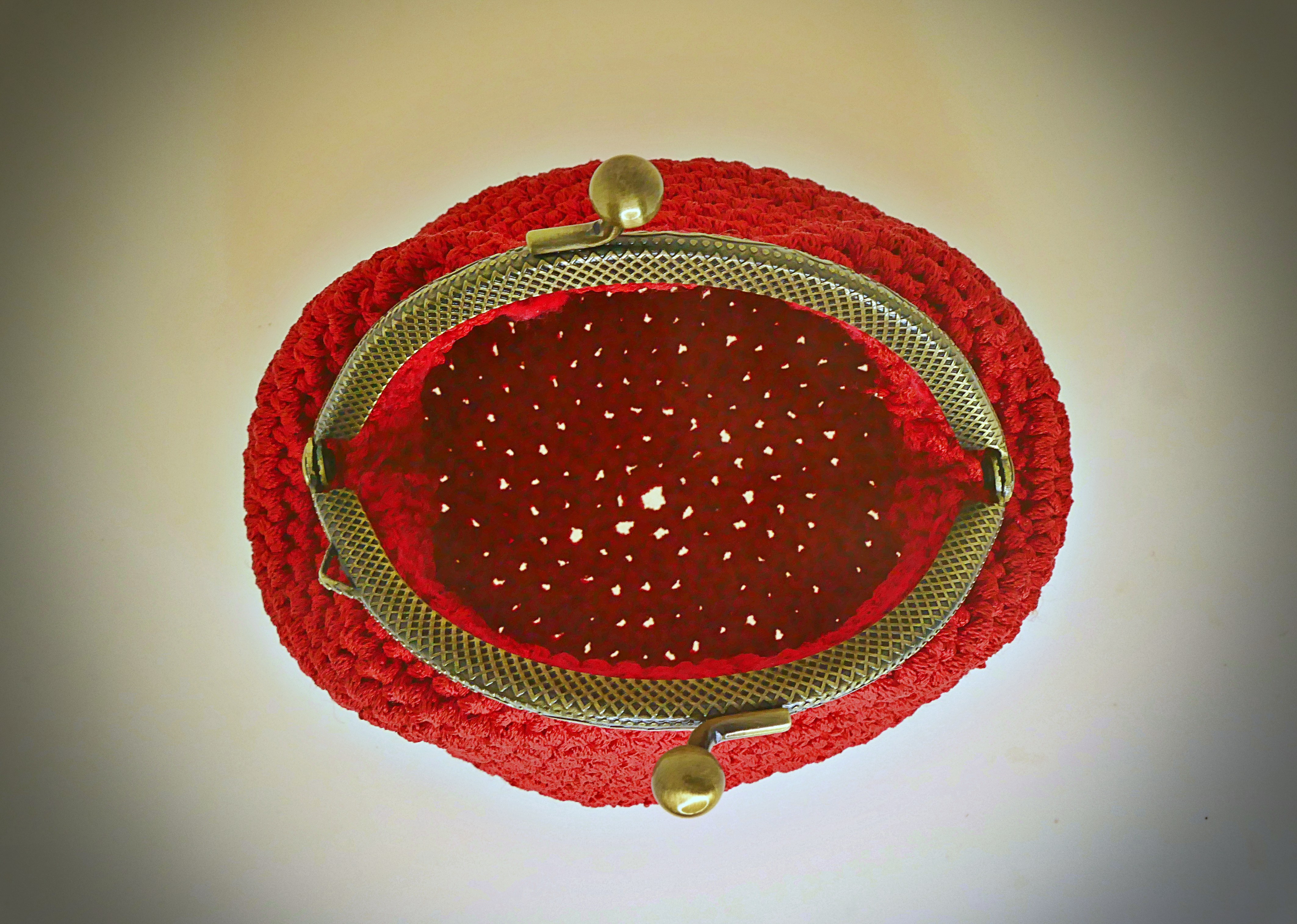 Monedero rojo tejido a mano de crochet 