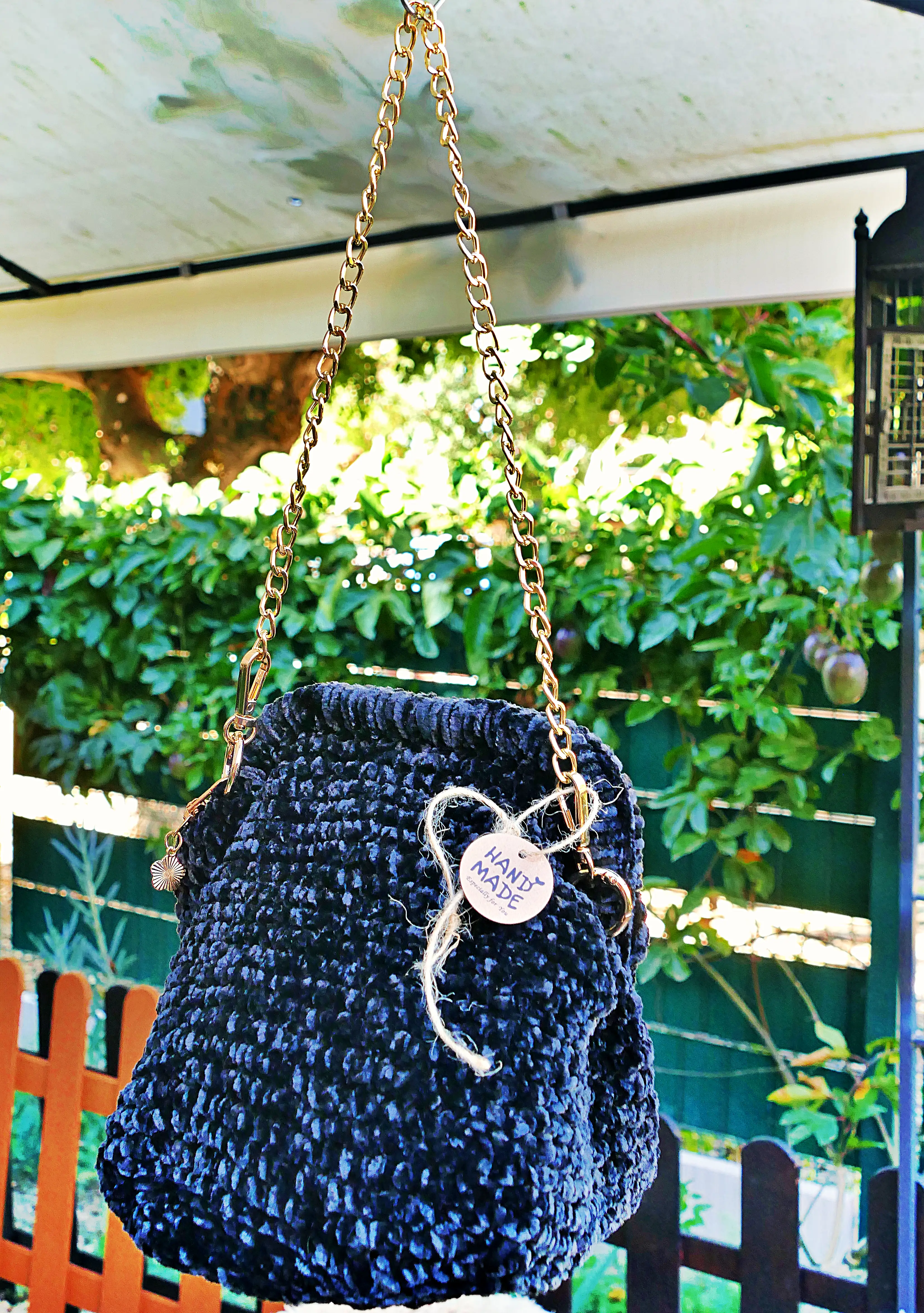 Bolso negro tejido a mano