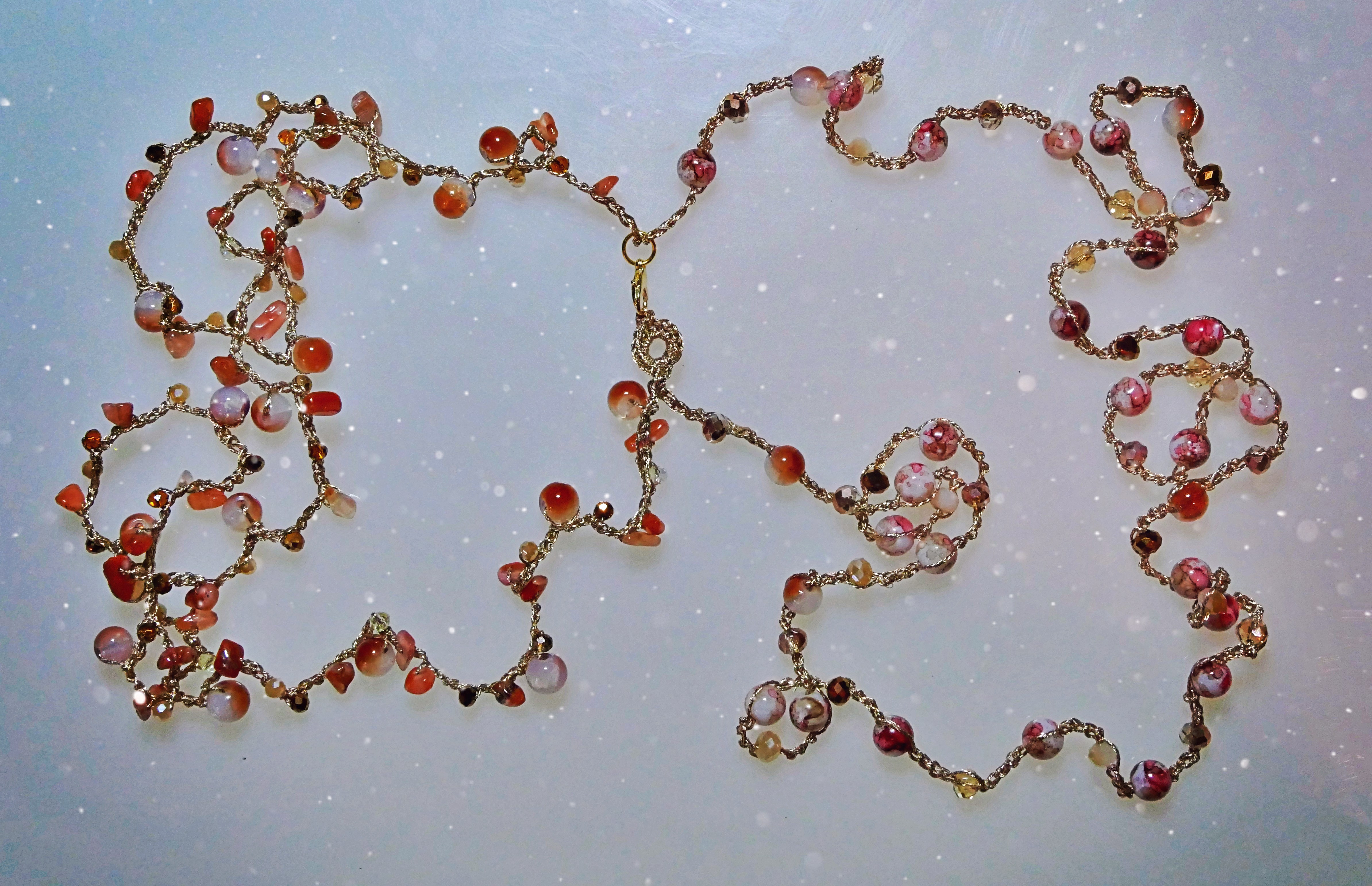 Collar de crochet de piedras naturales y cristales 