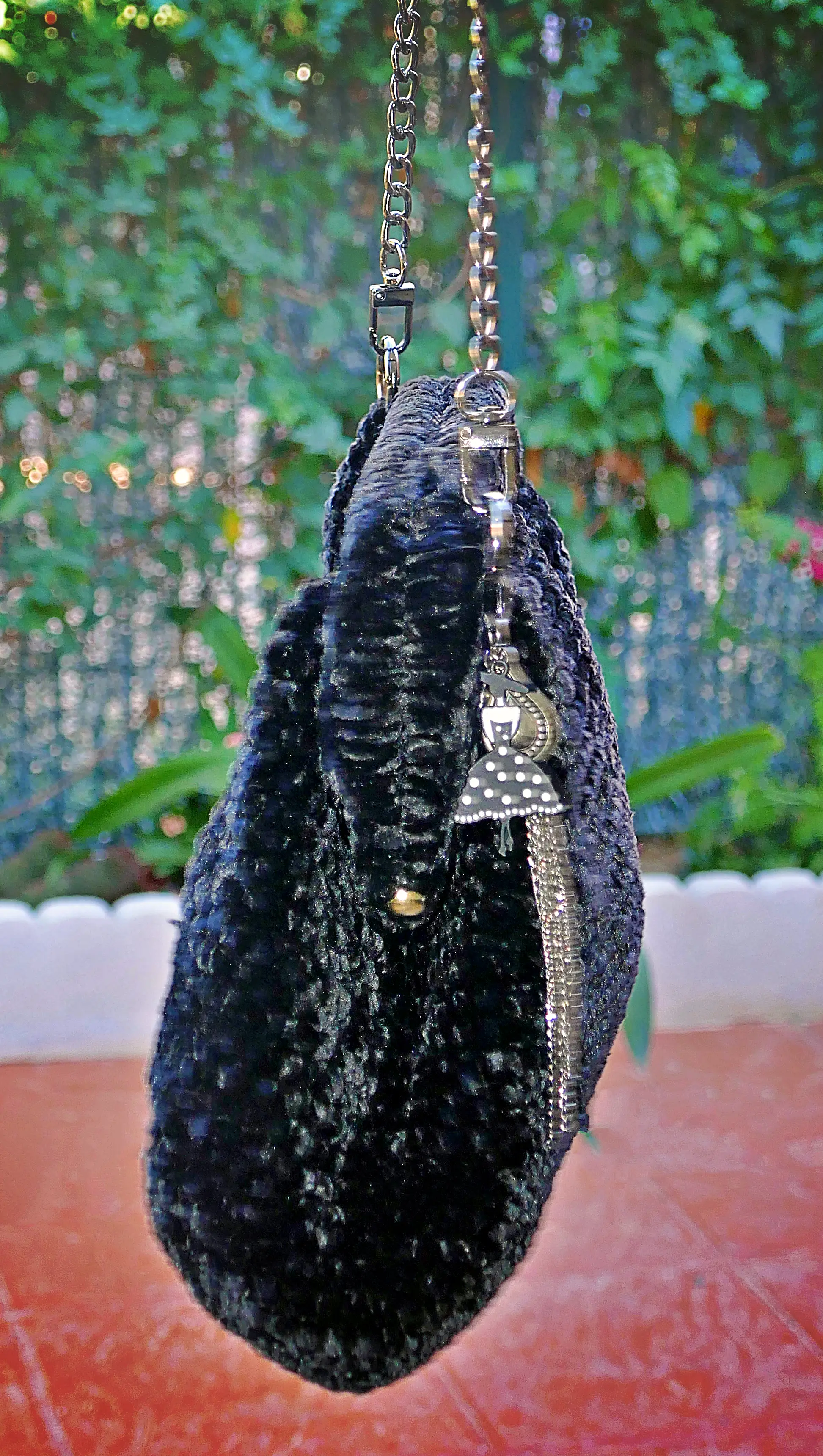 Bolso negro tejido a mano