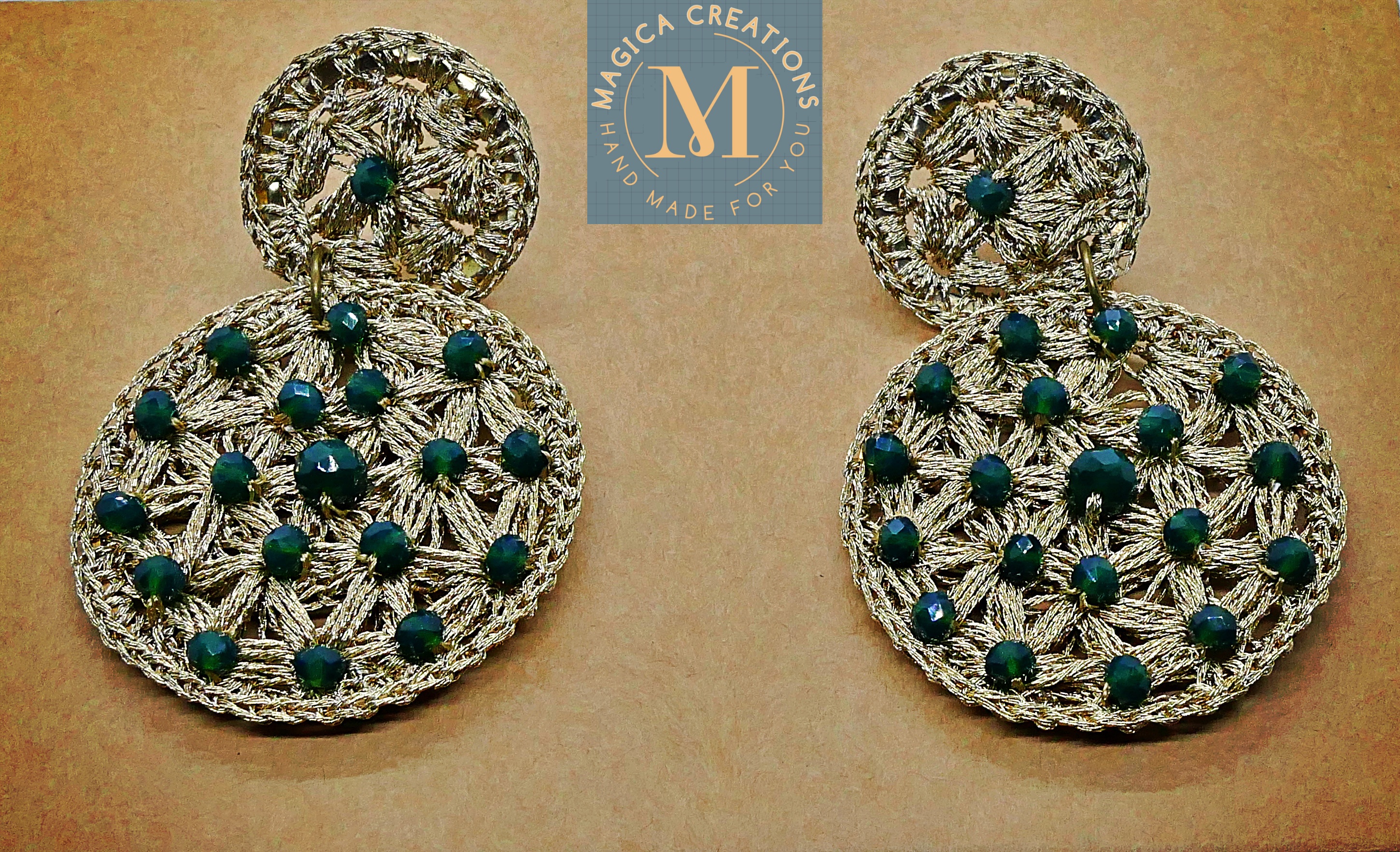 Aretes artesanales de oro y esmeralda