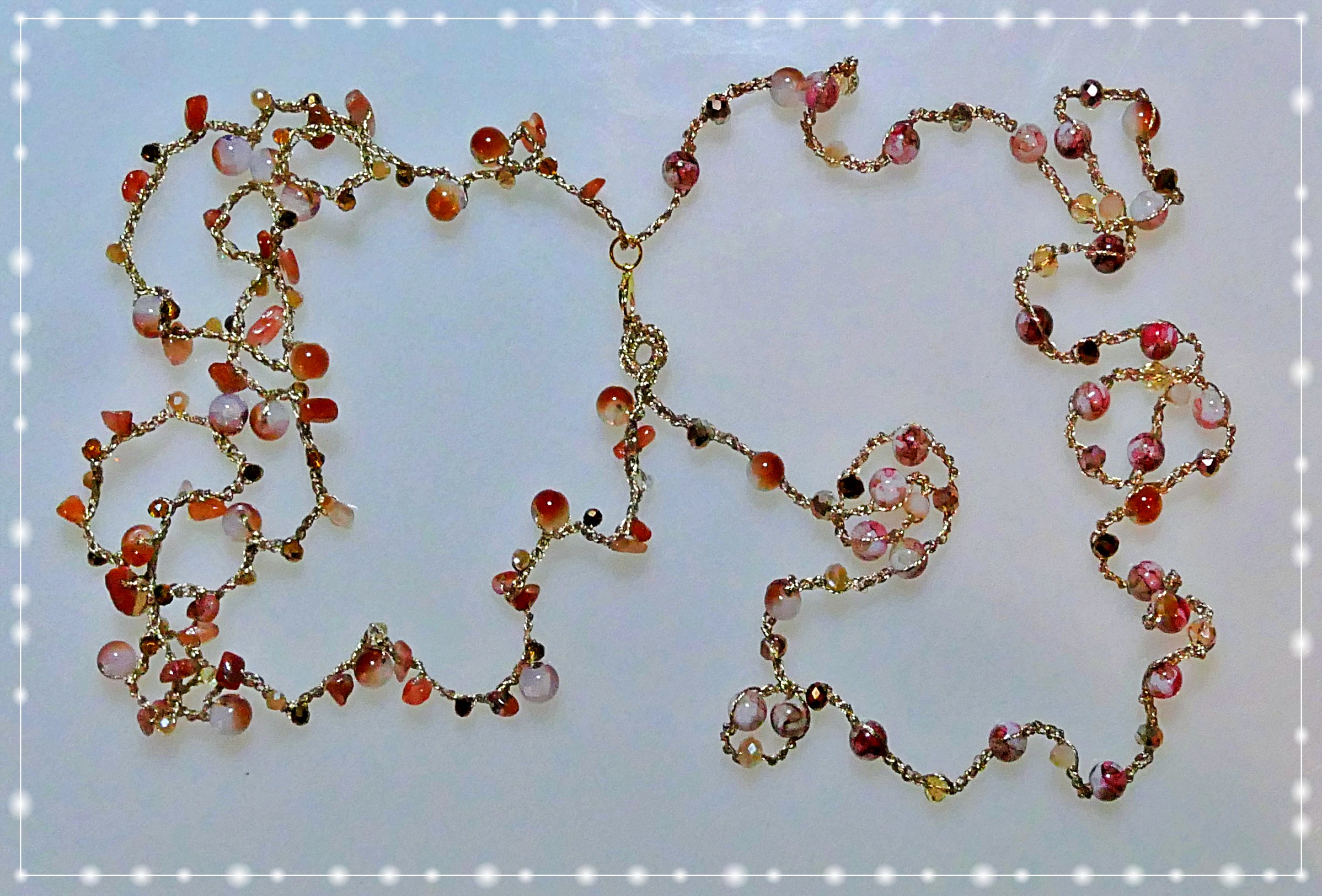 Collar de crochet de piedras naturales y cristales 