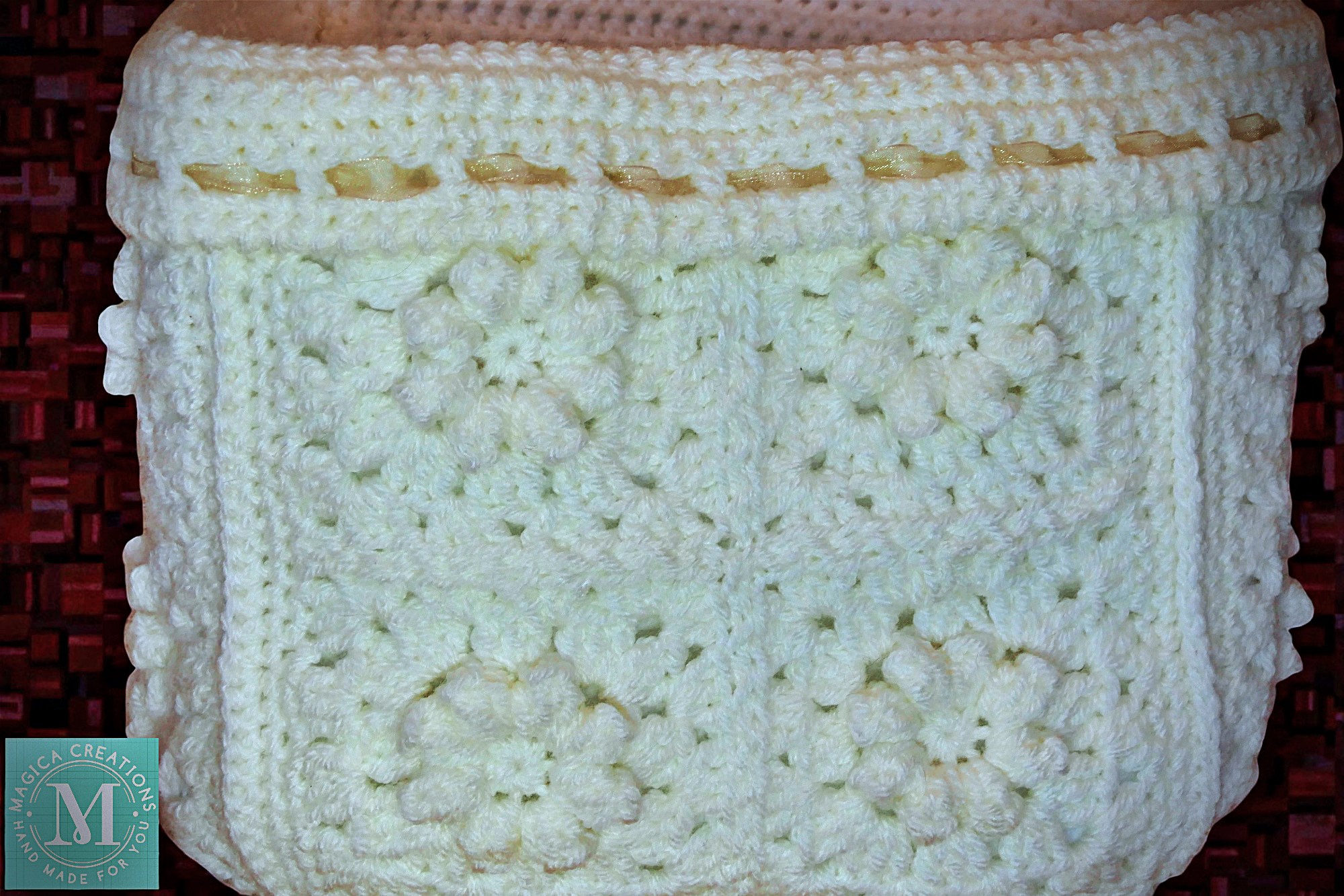Cesta de crochet tejida a mano