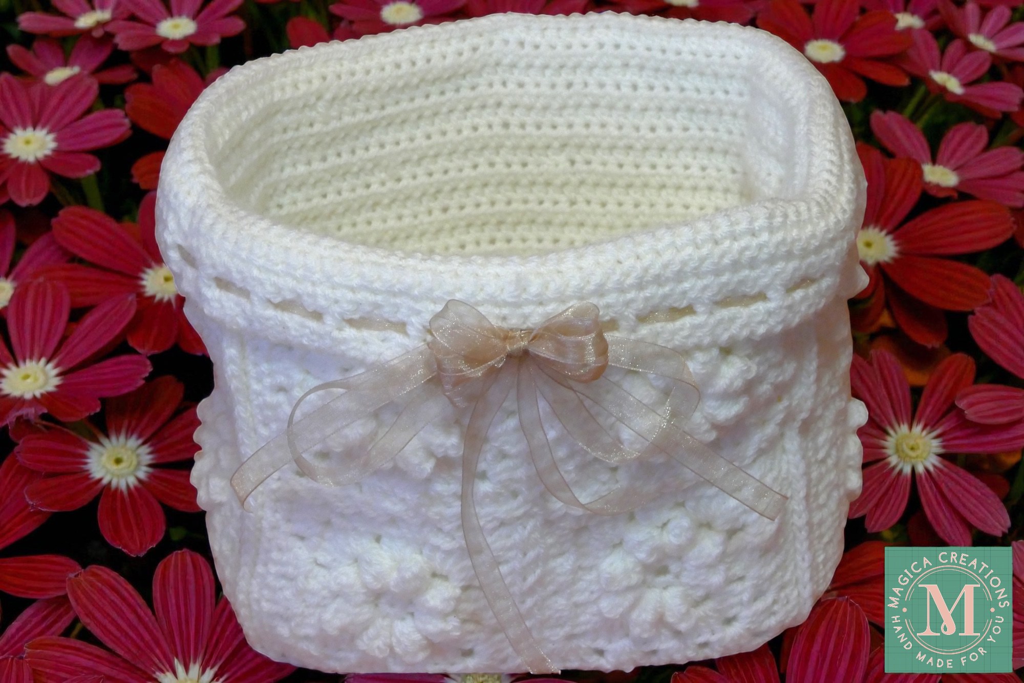 Cesta de crochet tejida a mano