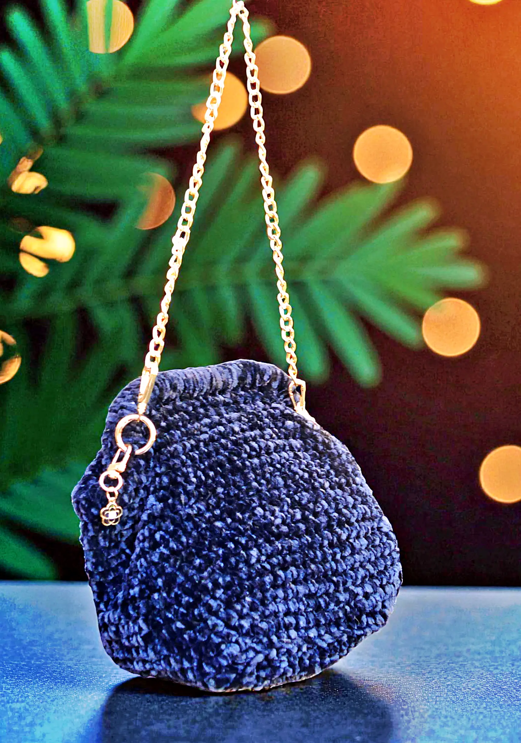 Bolso negro tejido a mano