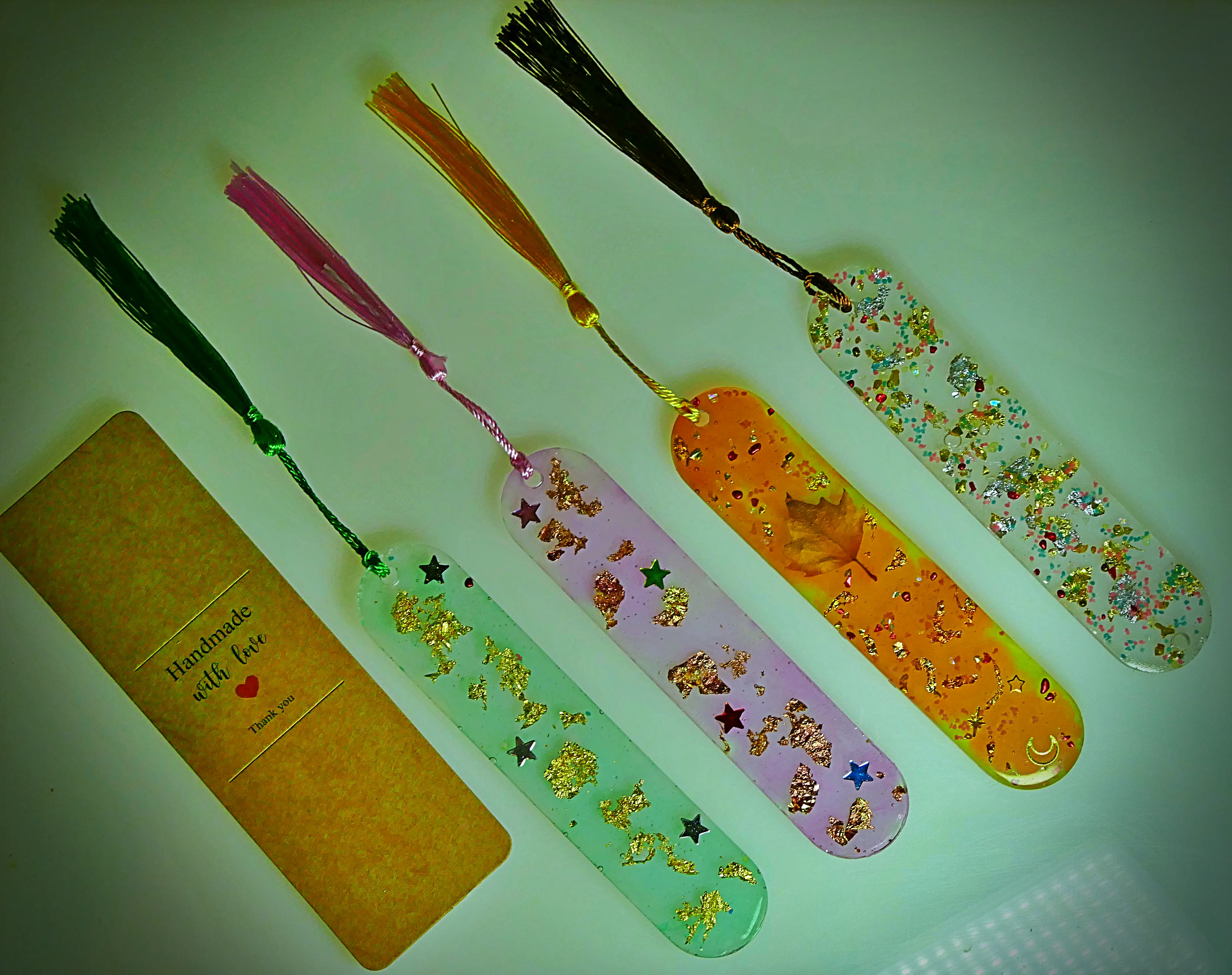 Marcapaginas de resina de libros artesanales