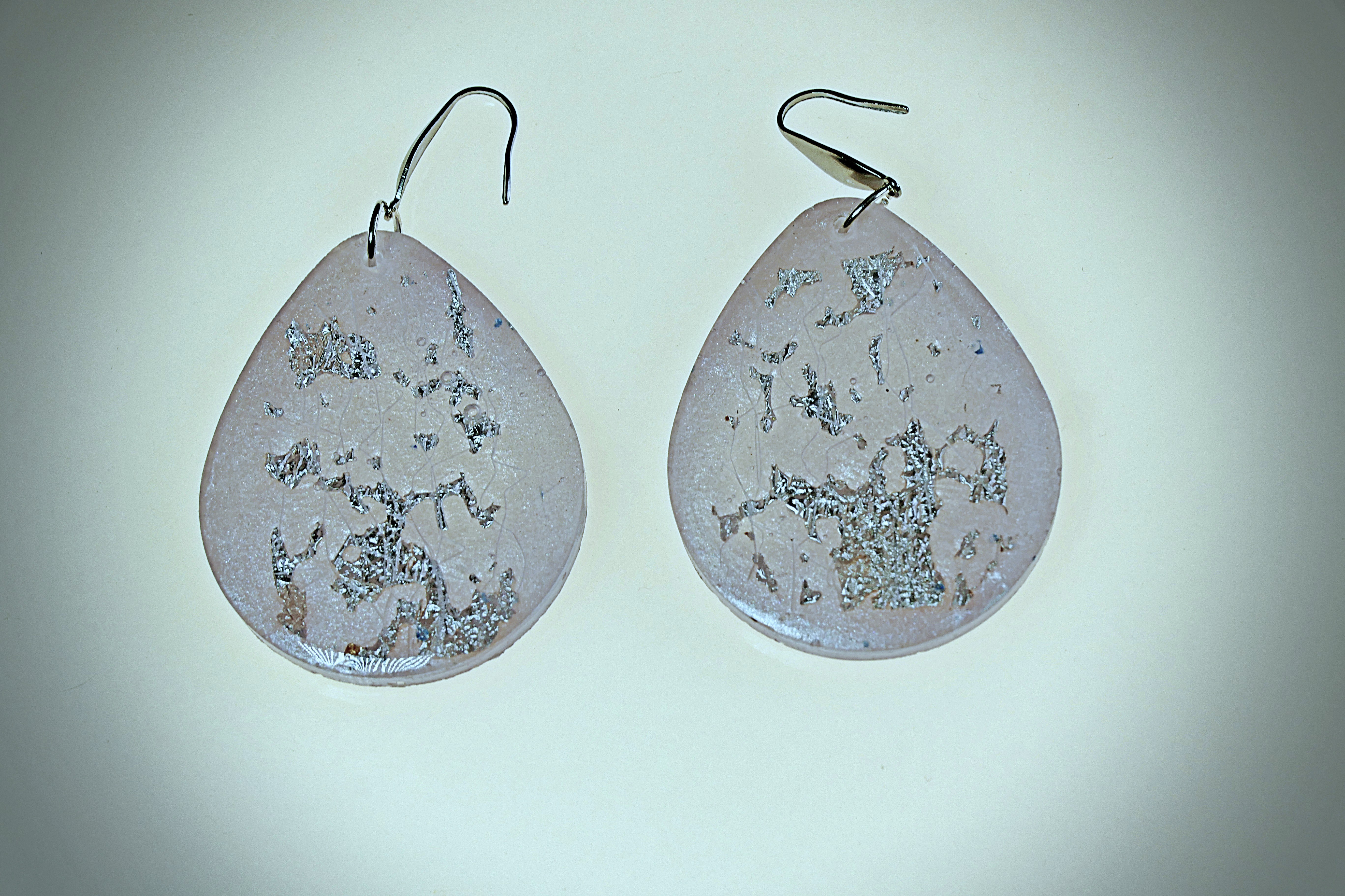 Pendientes artesanales de resina