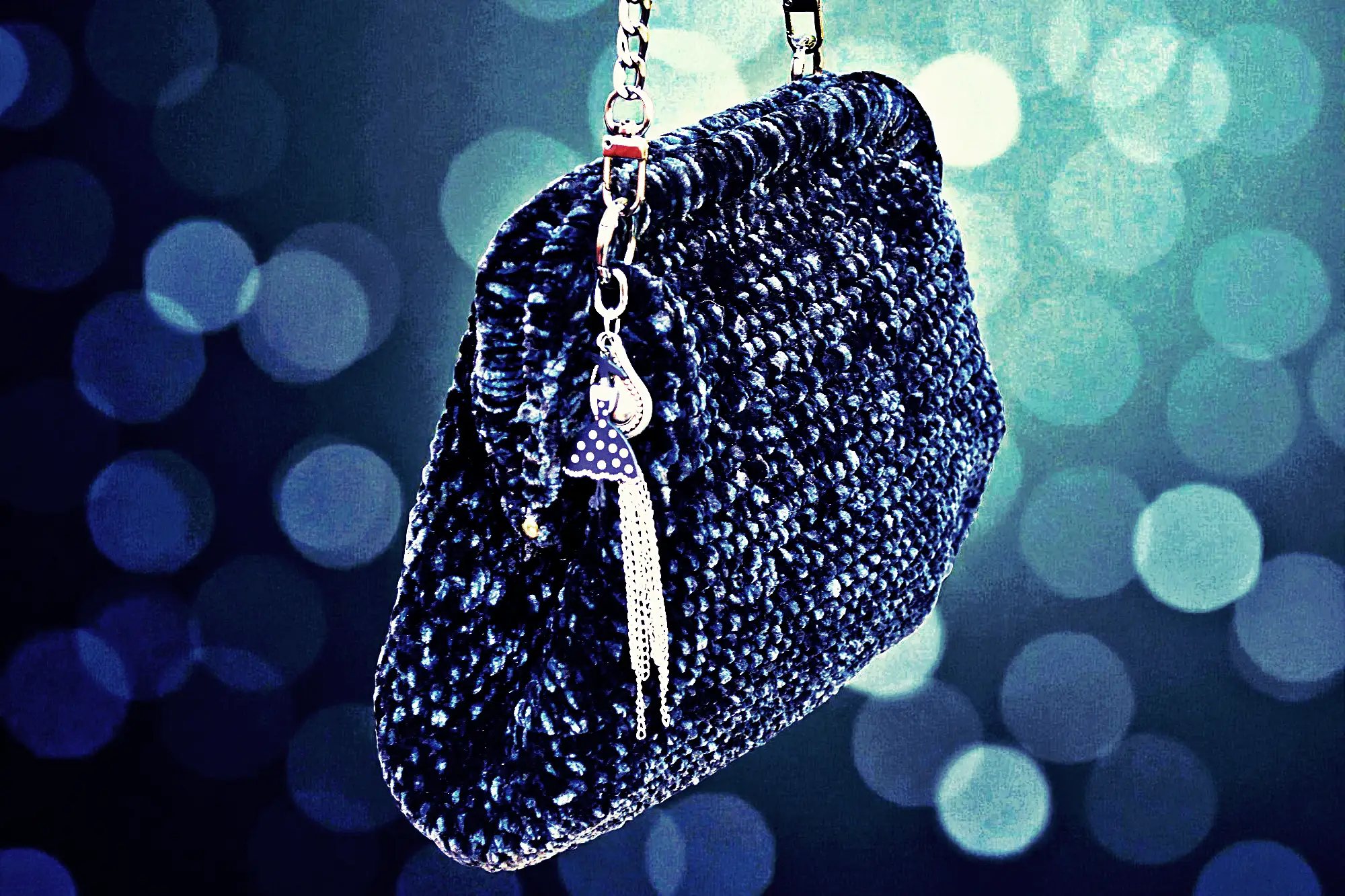 Bolso negro tejido a mano