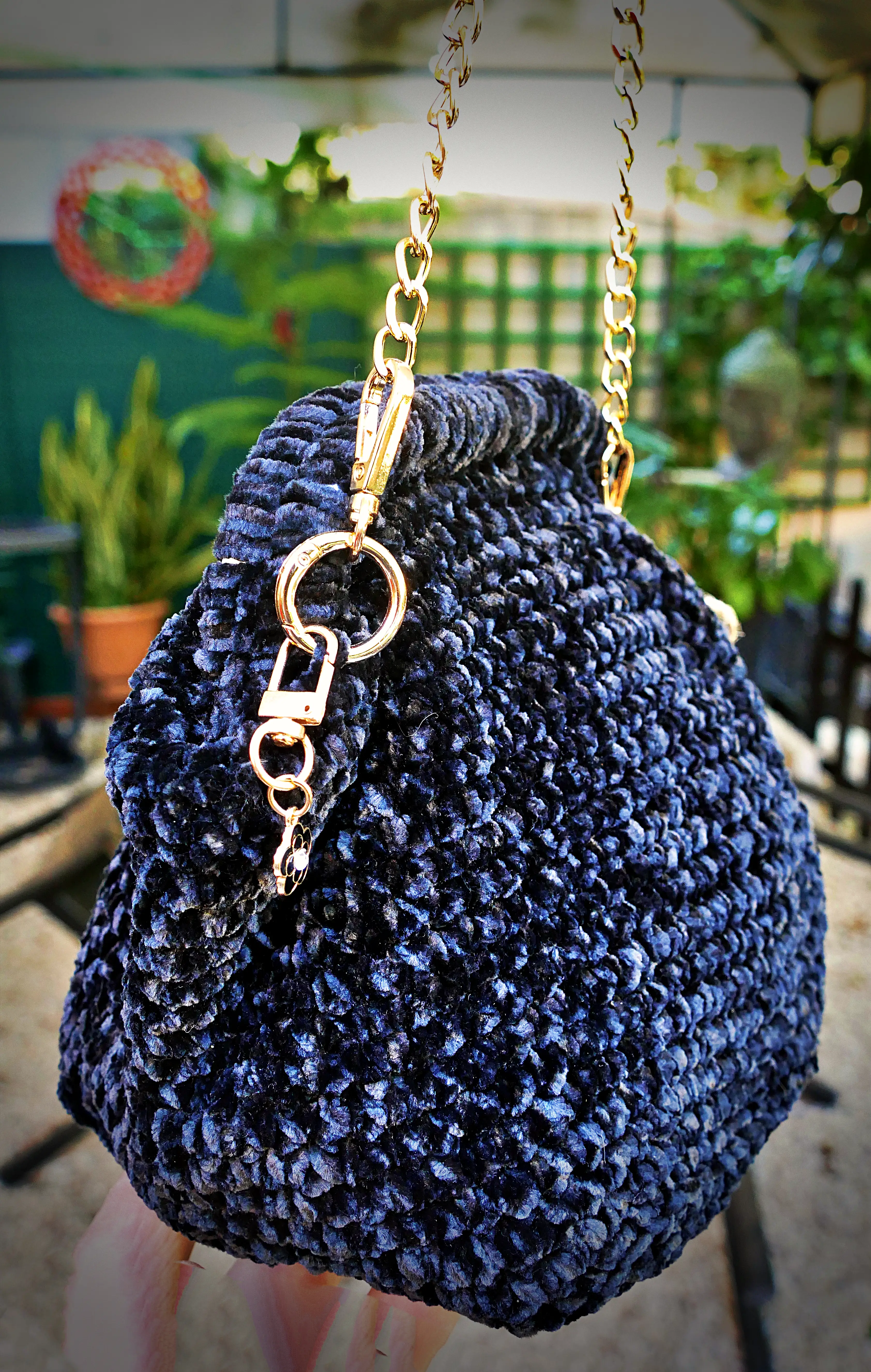 Bolso negro tejido a mano