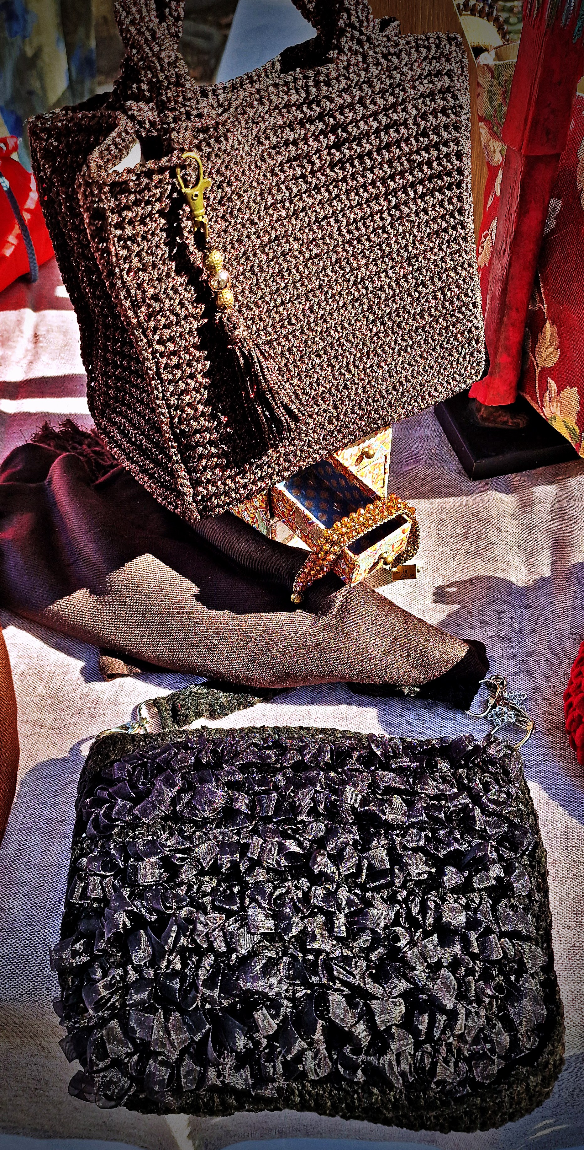 Bolso de crochet con rizo de organza negro