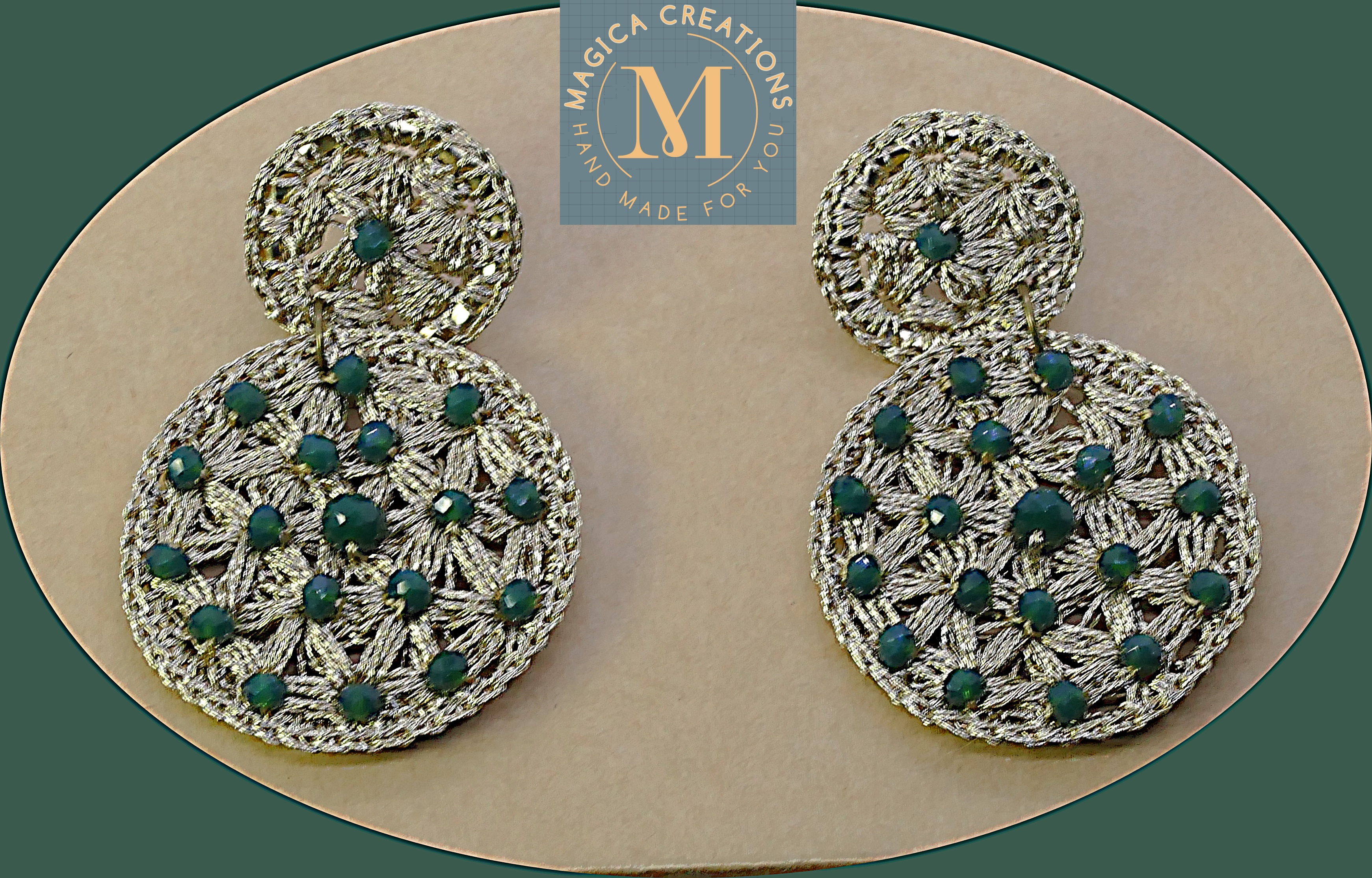 Aretes artesanales de oro y esmeralda