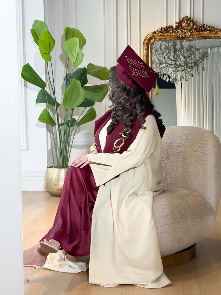 عباية تخرج أنيقة