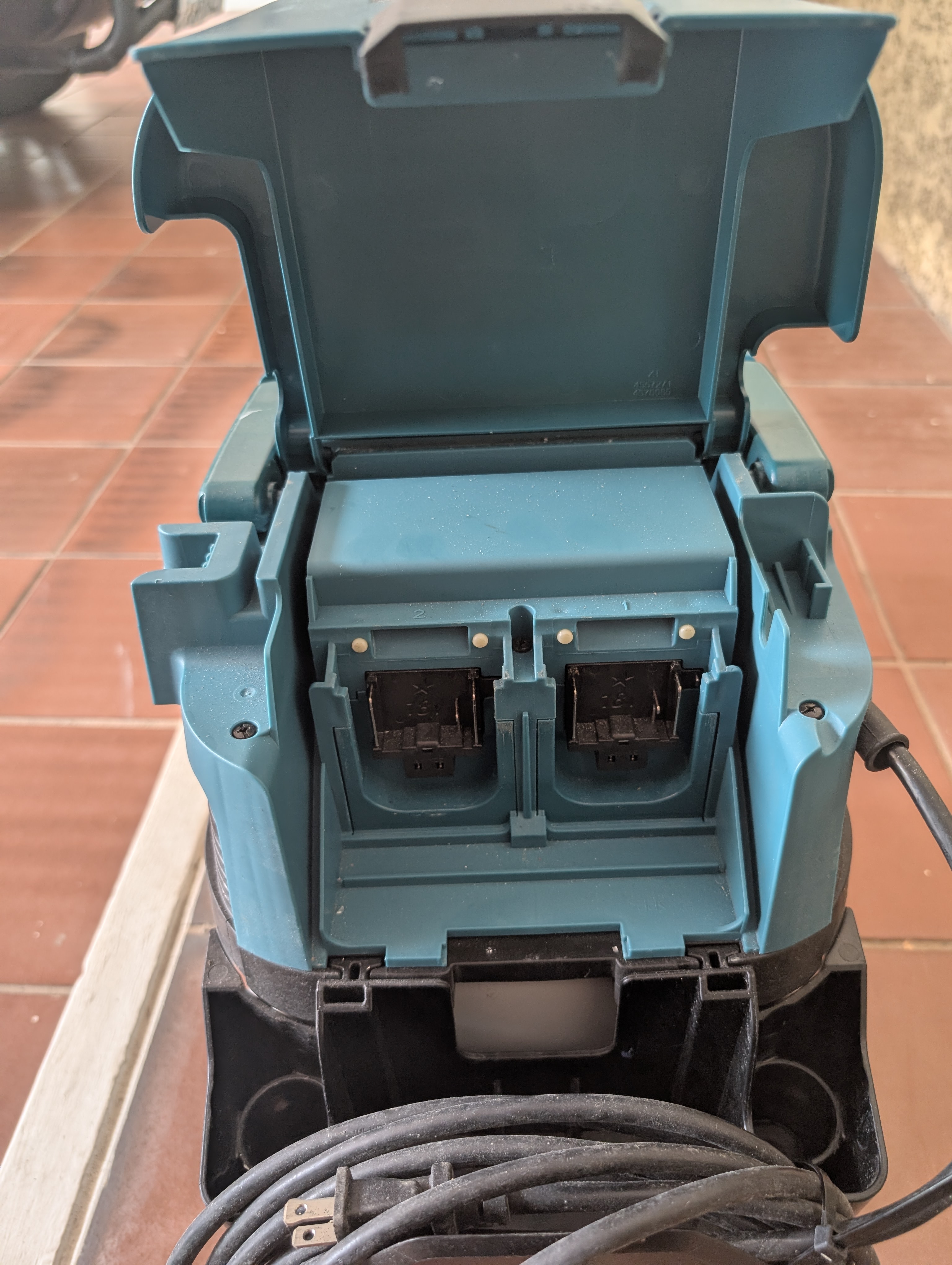 Makita Shop Vaccum XCV13
