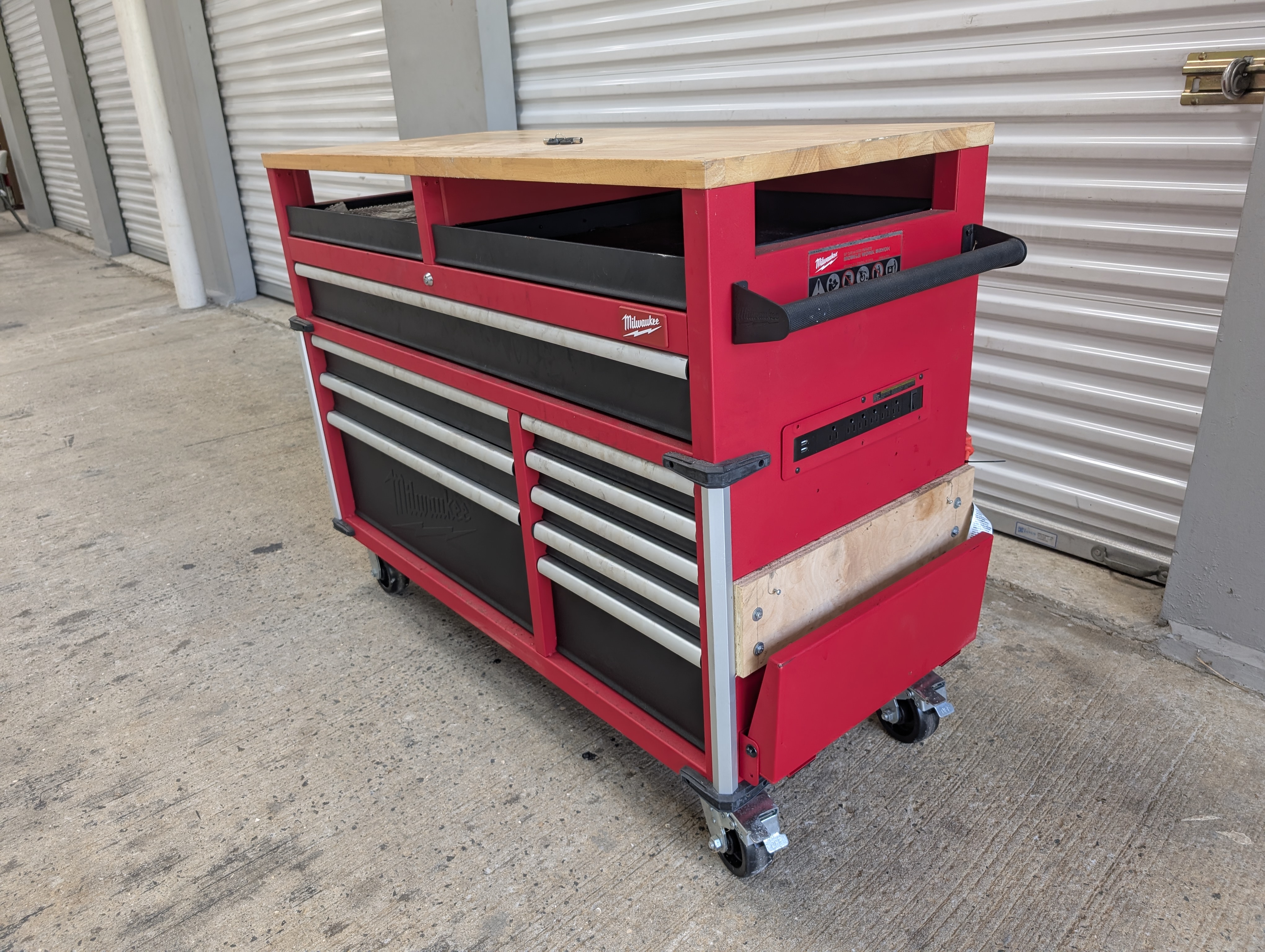 Mobile Work Bench - Heavy Duty - Milwaukee