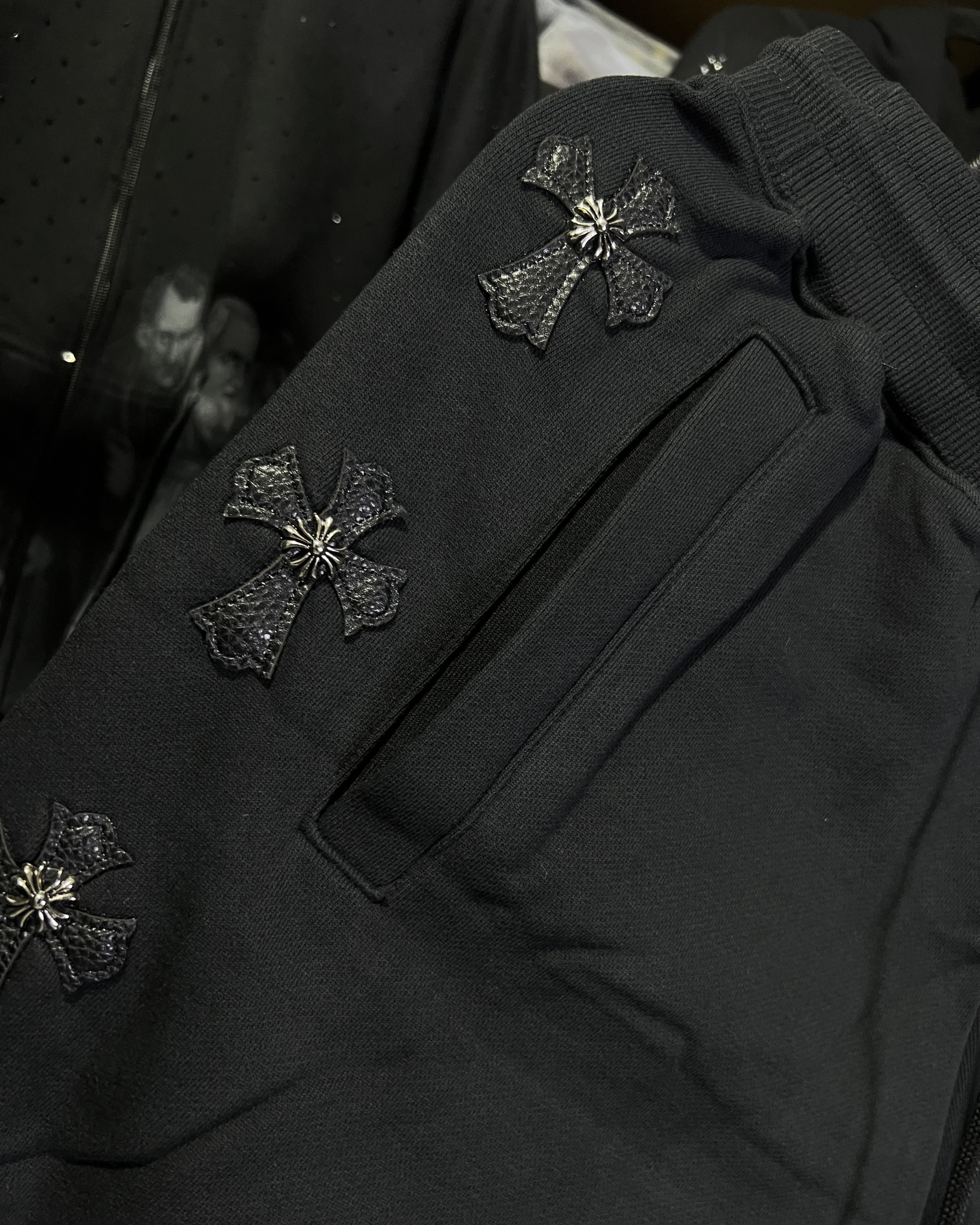 SHORT CHROME HEARTS