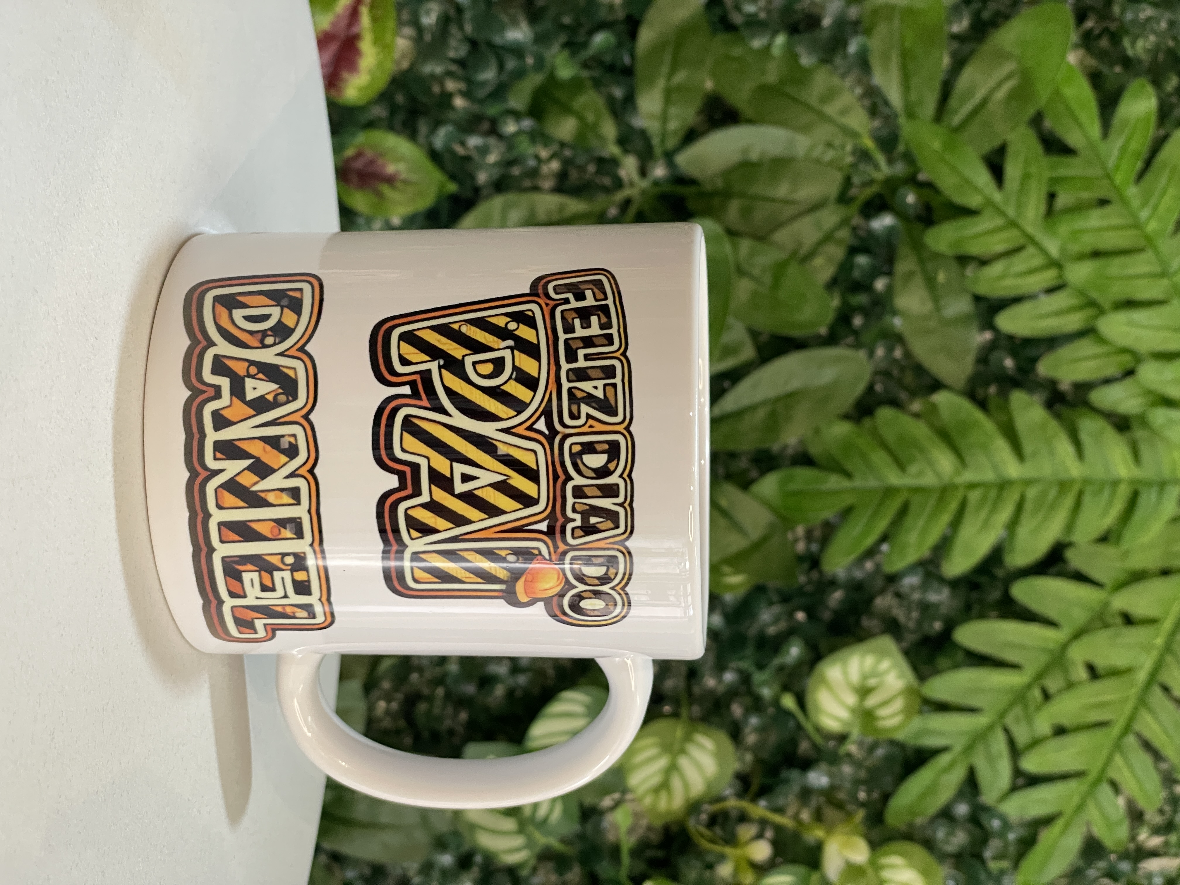 Caneca Personalizada “Feliz Dia do Pai” com Nome – Escavadora Construção