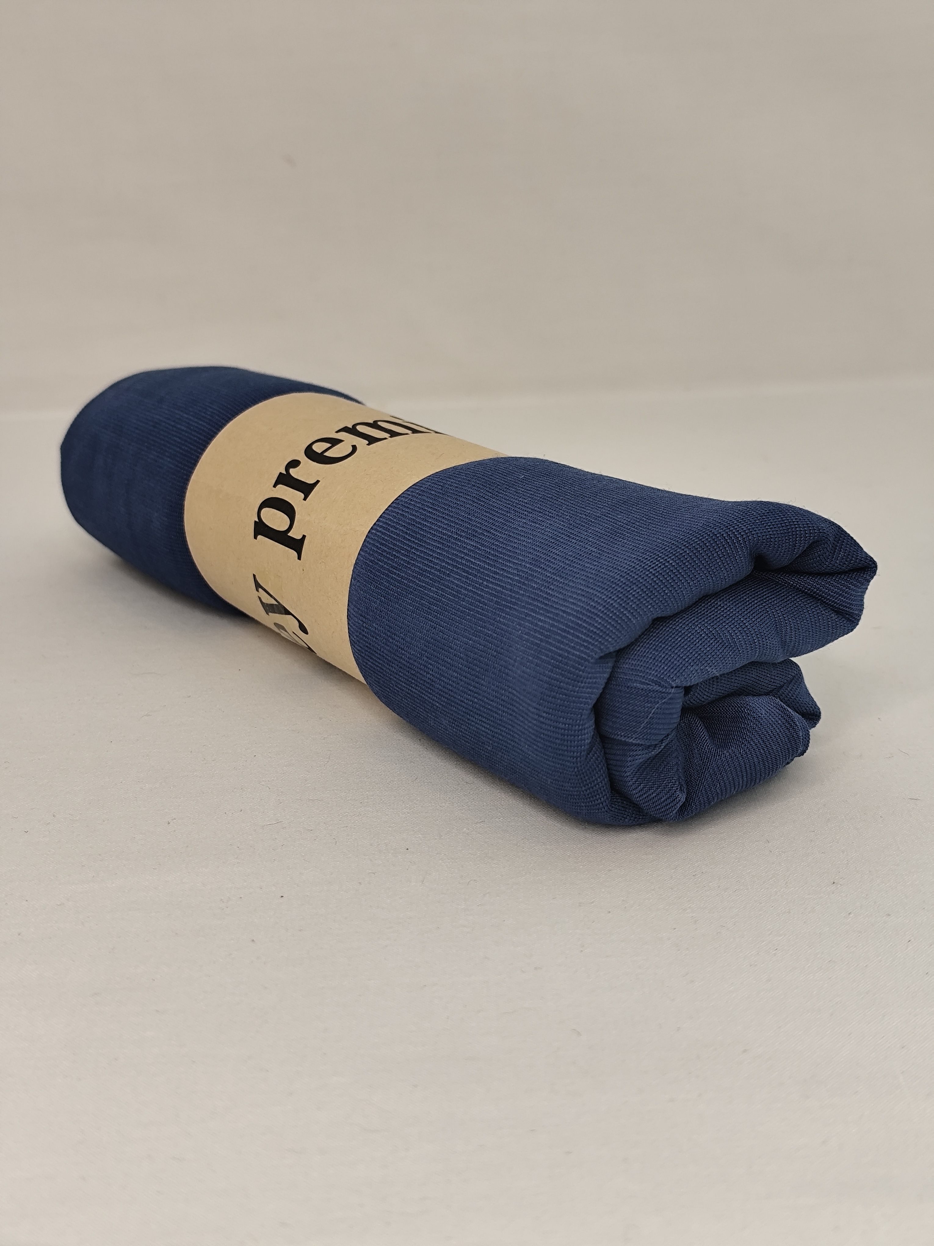 Hijab en Jersey Premium Bleu Foncé – Style Chic et Tissu Doux.